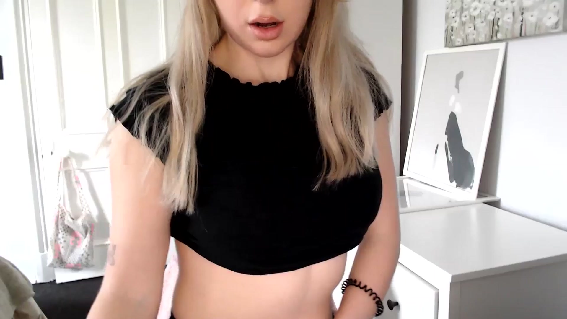 Gallery image thumbnail from British_Cutie's myfreecams stream on, 04/17/2025, 12:18 image 13 of 20