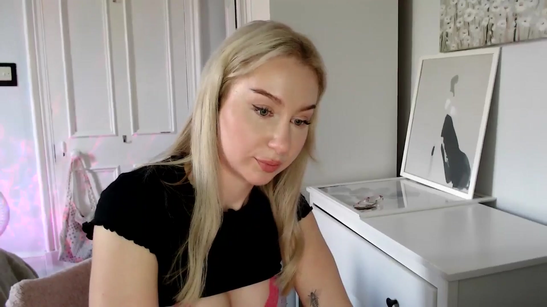 Gallery image thumbnail from British_Cutie's myfreecams stream on, 04/17/2025, 13:24 image 17 of 20