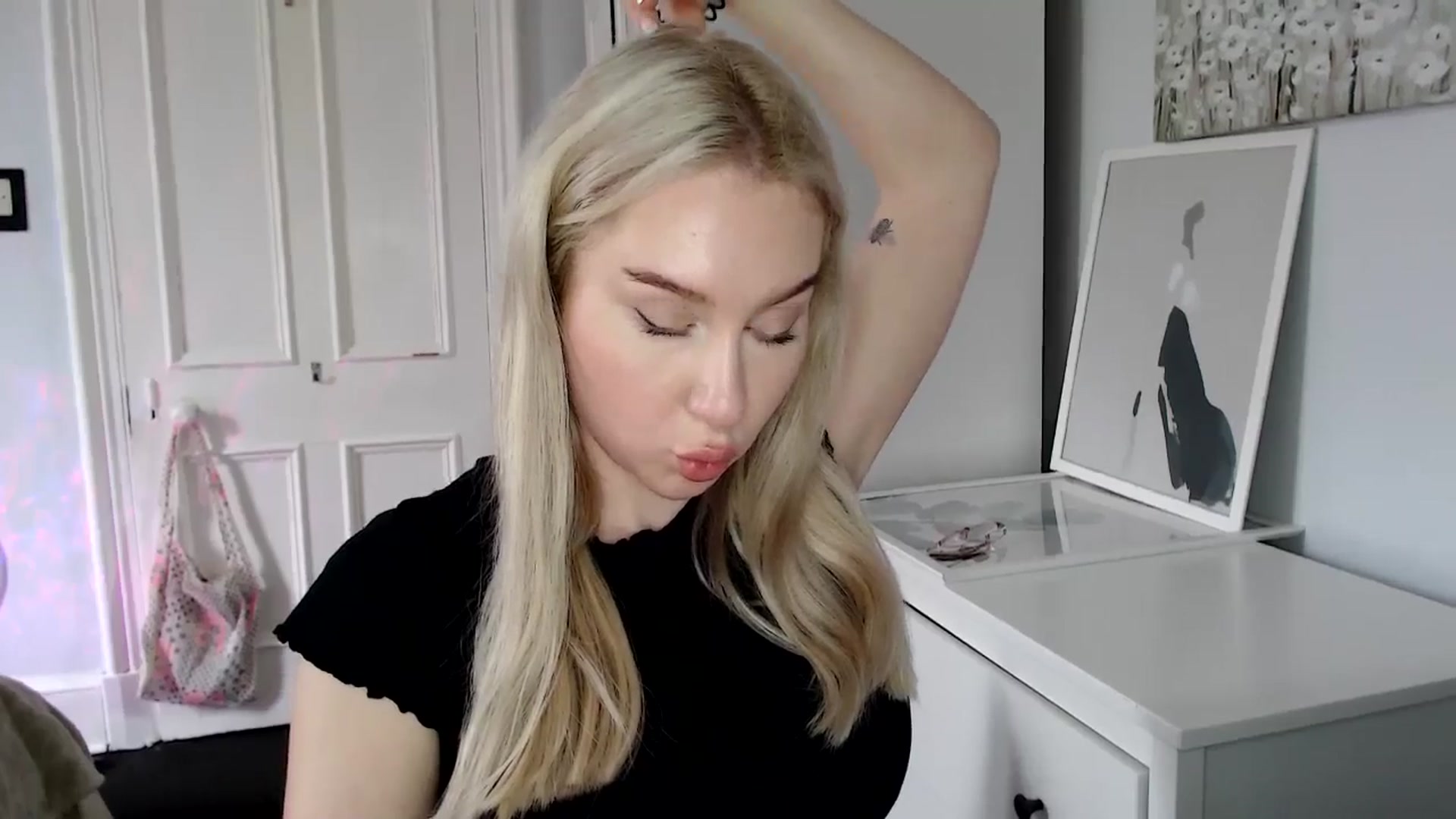 Gallery image thumbnail from British_Cutie's myfreecams stream on, 04/17/2025, 13:24 image 7 of 20