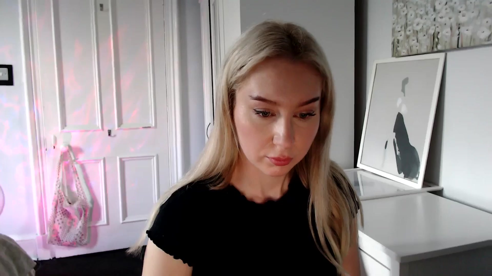 Gallery image thumbnail from British_Cutie's myfreecams stream on, 04/17/2025, 14:30 image 6 of 20