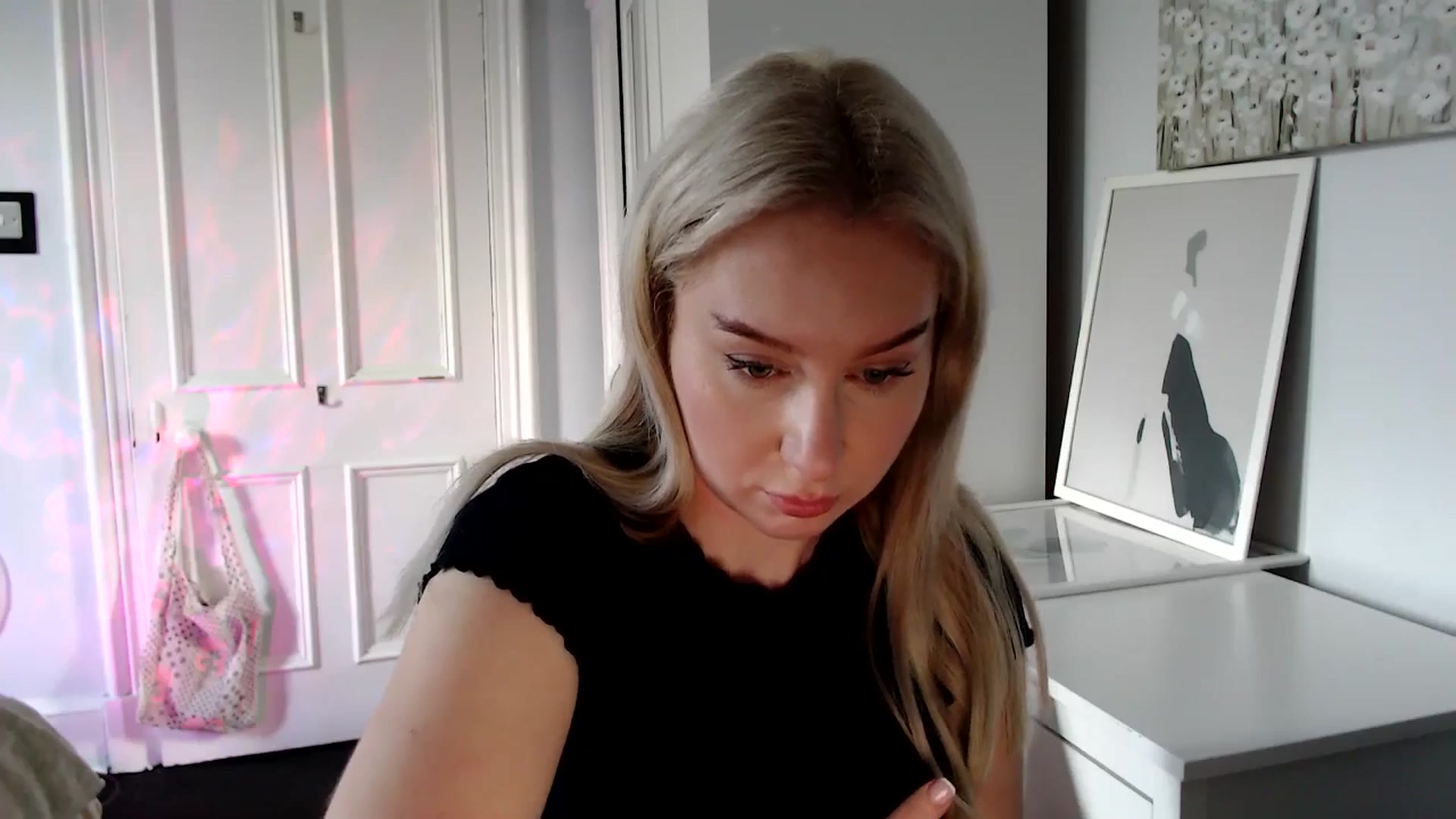 Gallery image thumbnail from British_Cutie's myfreecams stream on, 04/17/2025, 14:30 image 5 of 20