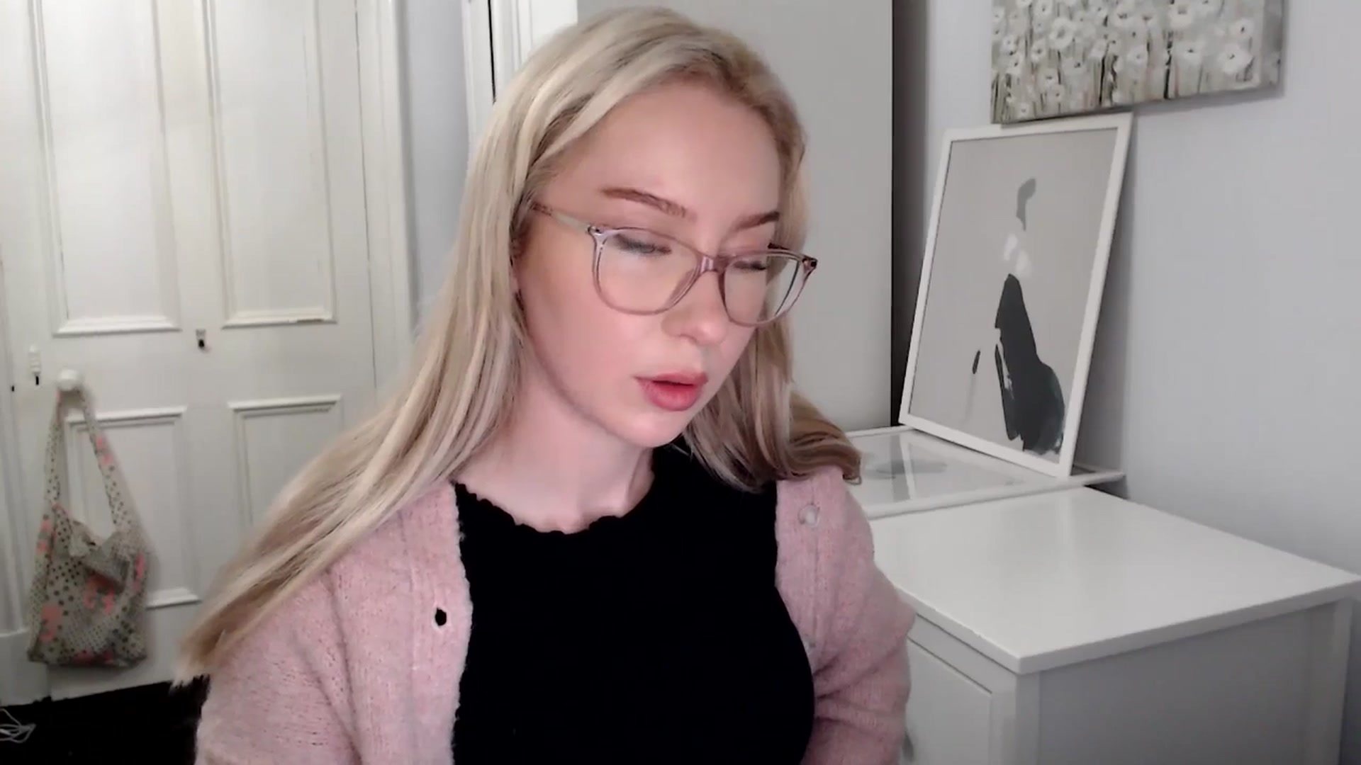 Gallery image thumbnail from British_Cutie's myfreecams stream on, 04/17/2025, 20:20 image 7 of 20