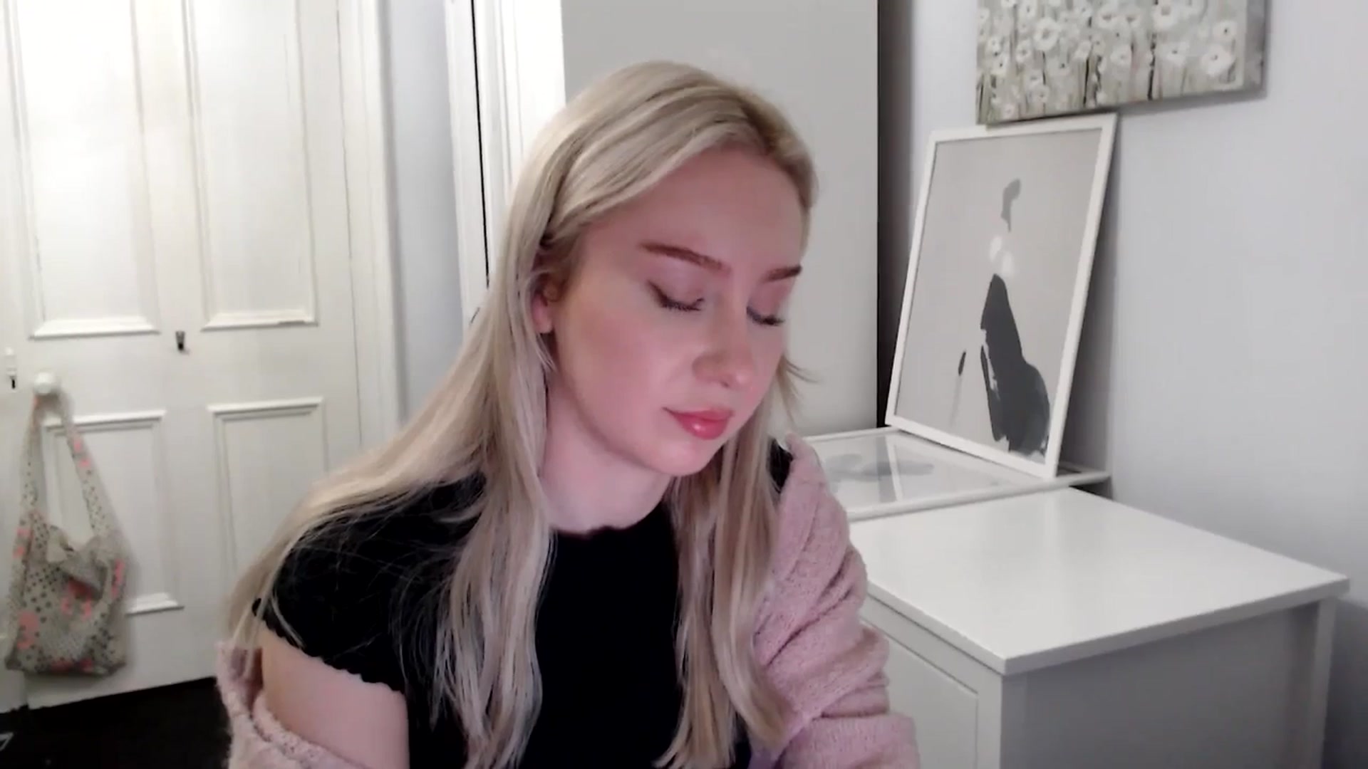 Gallery image thumbnail from British_Cutie's myfreecams stream on, 04/17/2025, 20:20 image 17 of 20