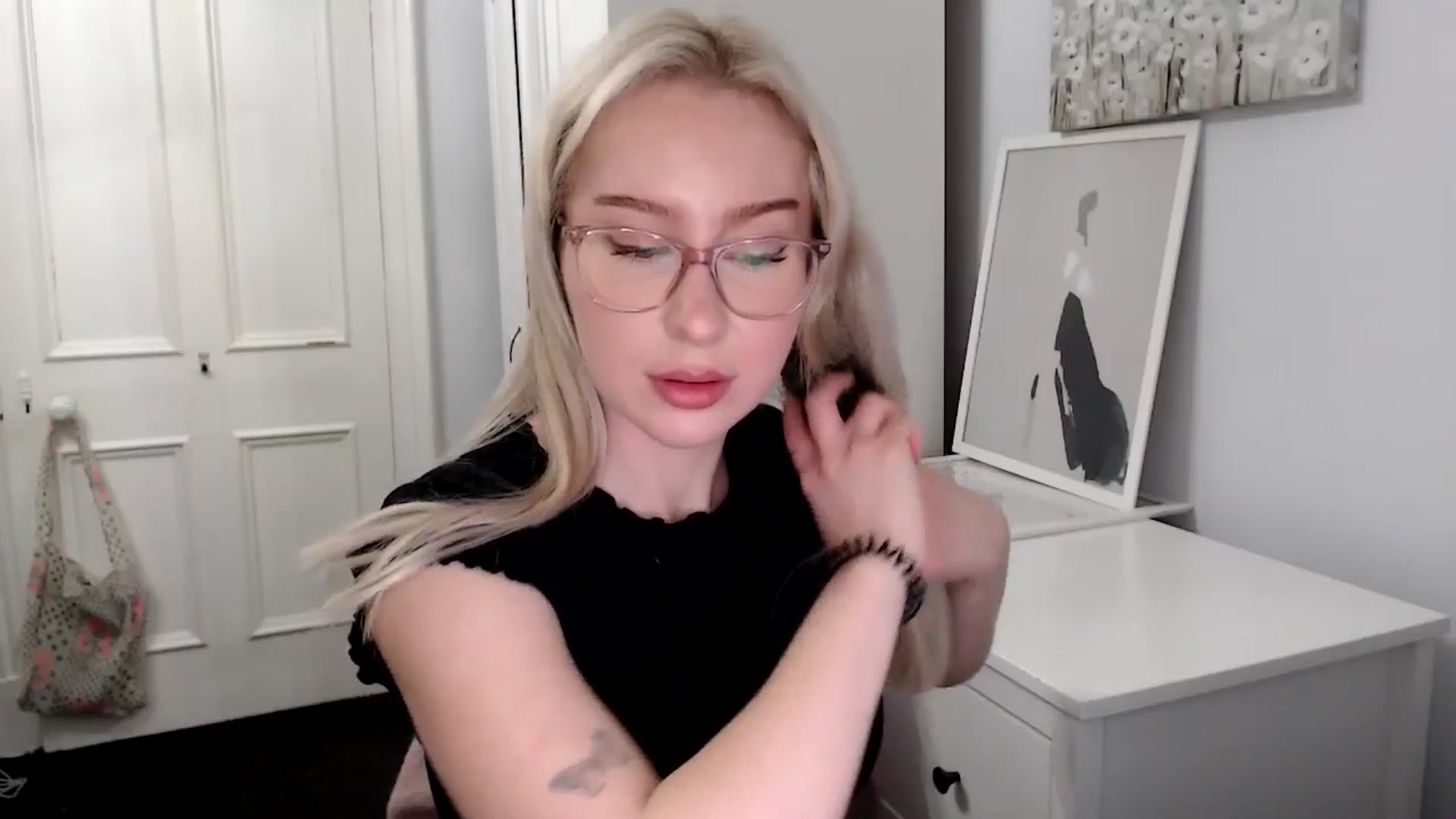 Gallery image thumbnail from British_Cutie's myfreecams stream on, 04/17/2025, 20:20 image 11 of 20