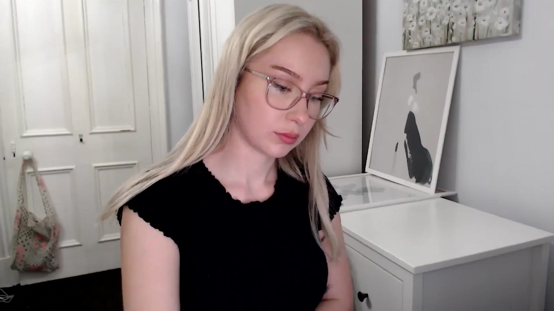 Gallery image thumbnail from British_Cutie's myfreecams stream on, 04/17/2025, 20:20 image 9 of 20