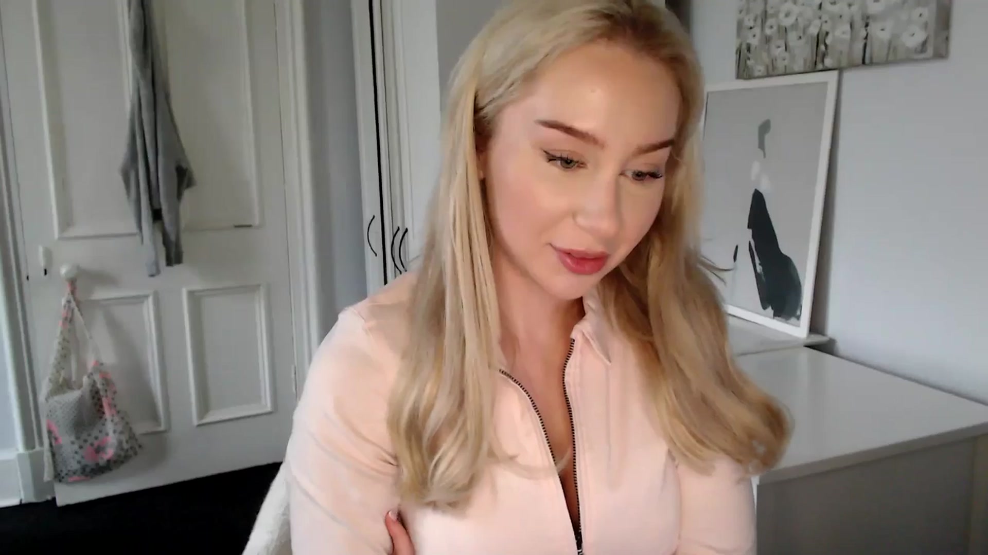 Gallery image thumbnail from British_Cutie's myfreecams stream on, 04/18/2025, 15:03 image 9 of 20