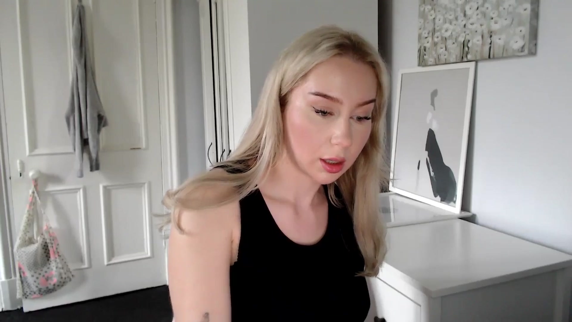 Gallery image thumbnail from British_Cutie's myfreecams stream on, 04/18/2025, 16:00 image 16 of 20