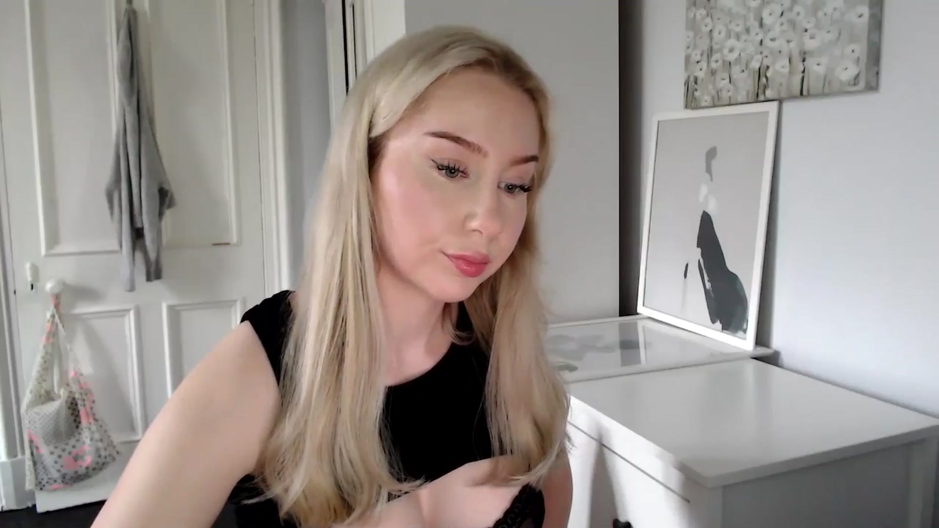 Gallery image thumbnail from British_Cutie's myfreecams stream on, 04/18/2025, 16:00 image 13 of 20