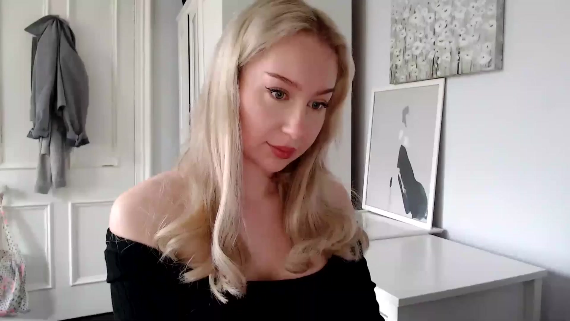 Gallery image thumbnail from British_Cutie's myfreecams stream on, 04/19/2025, 09:38 image 1 of 20