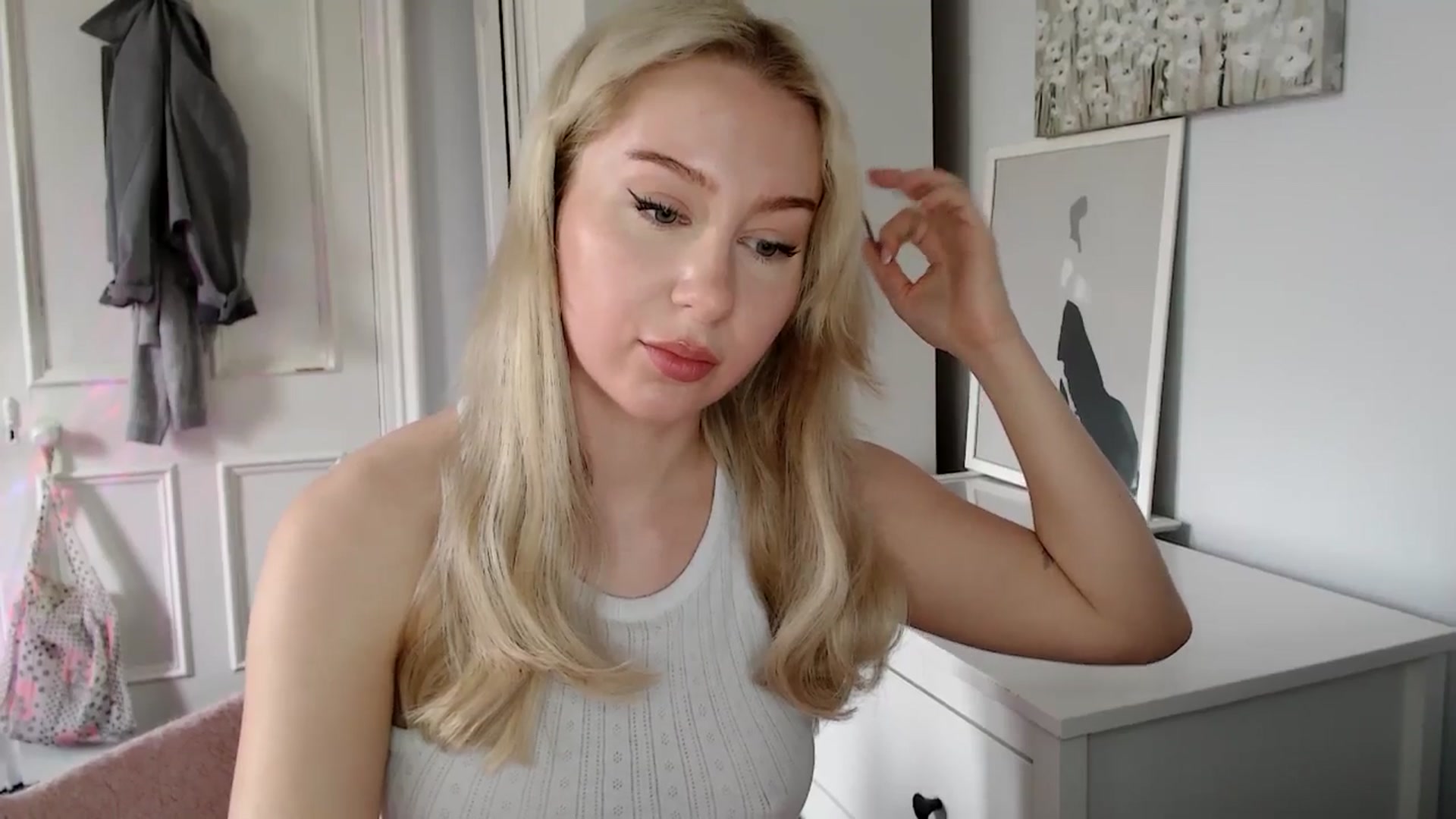 Gallery image thumbnail from British_Cutie's myfreecams stream on, 04/19/2025, 10:31 image 15 of 20