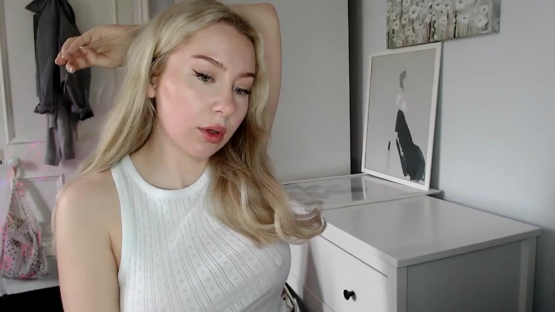 Gallery image thumbnail from British_Cutie's myfreecams stream on, 04/19/2025, 10:31 image 7 of 20