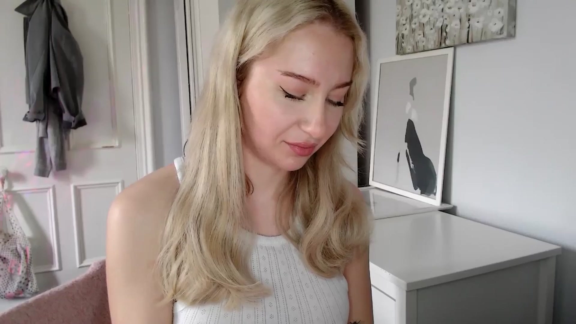 Gallery image thumbnail from British_Cutie's myfreecams stream on, 04/19/2025, 10:31 image 17 of 20