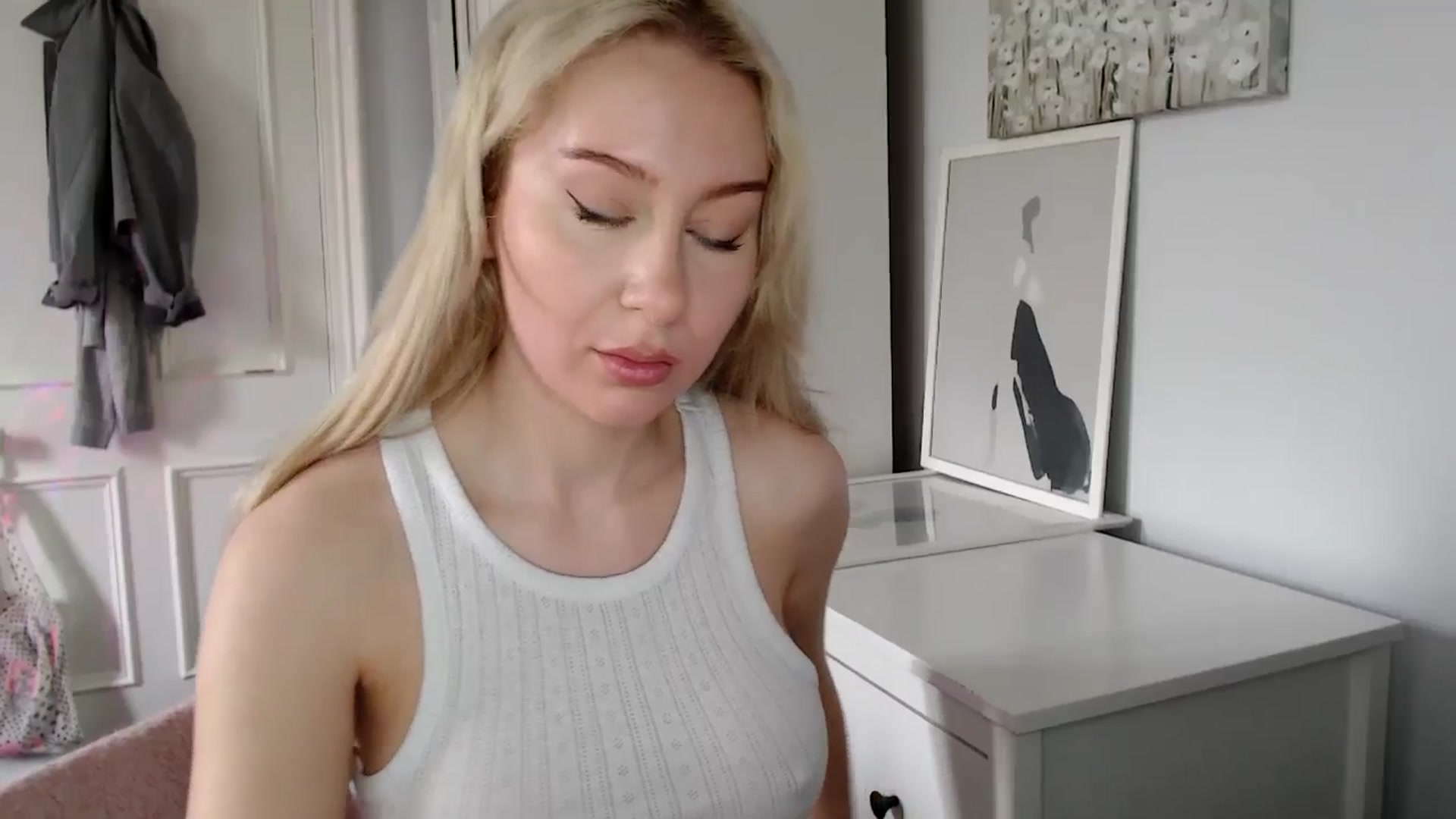 Gallery image thumbnail from British_Cutie's myfreecams stream on, 04/19/2025, 10:31 image 18 of 20