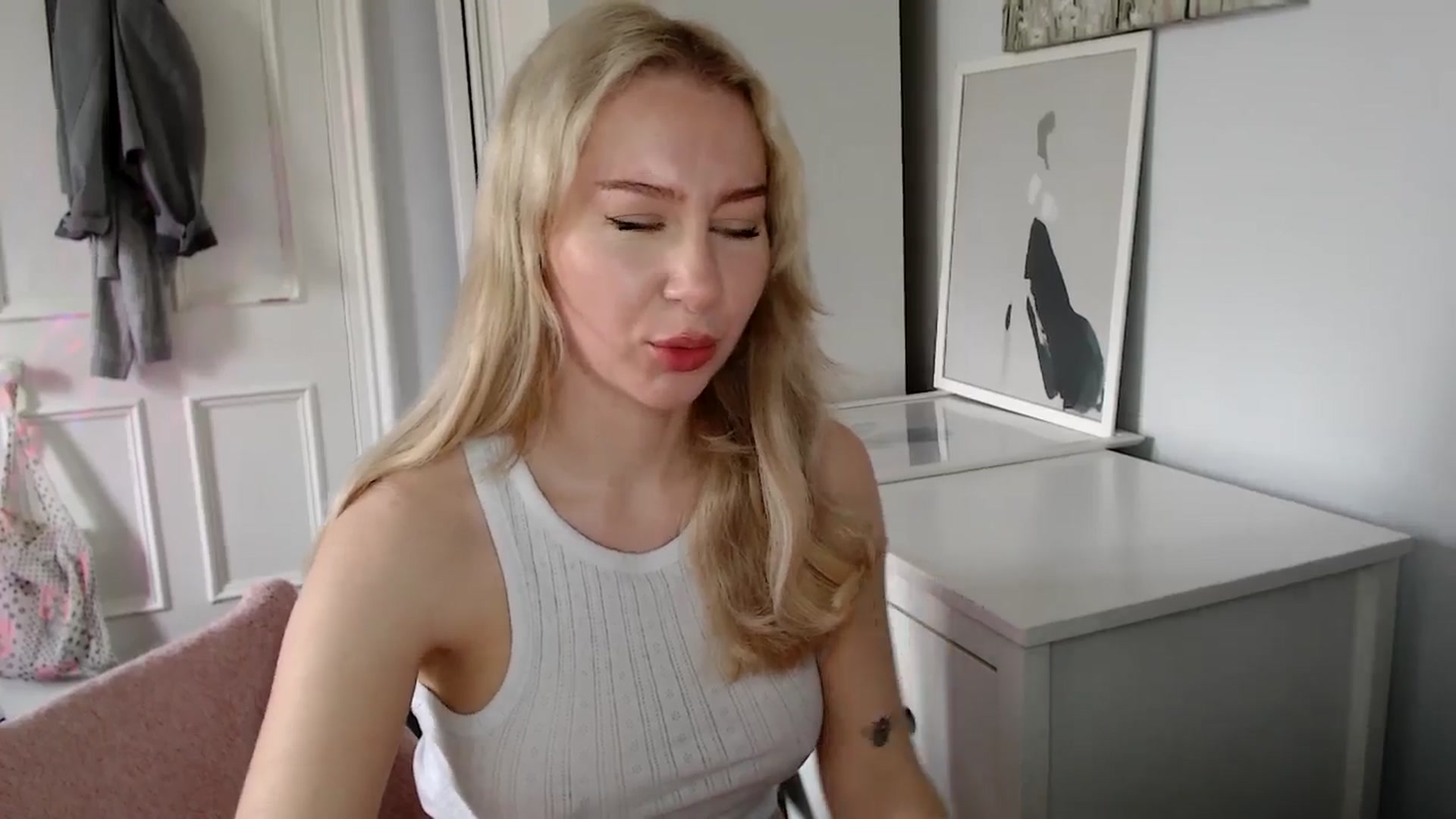 Gallery image thumbnail from British_Cutie's myfreecams stream on, 04/19/2025, 10:31 image 13 of 20