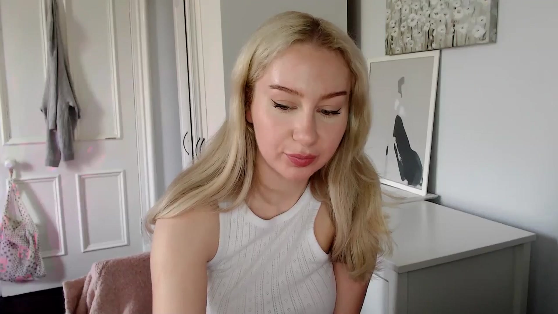 Gallery image thumbnail from British_Cutie's myfreecams stream on, 04/19/2025, 12:29 image 10 of 20