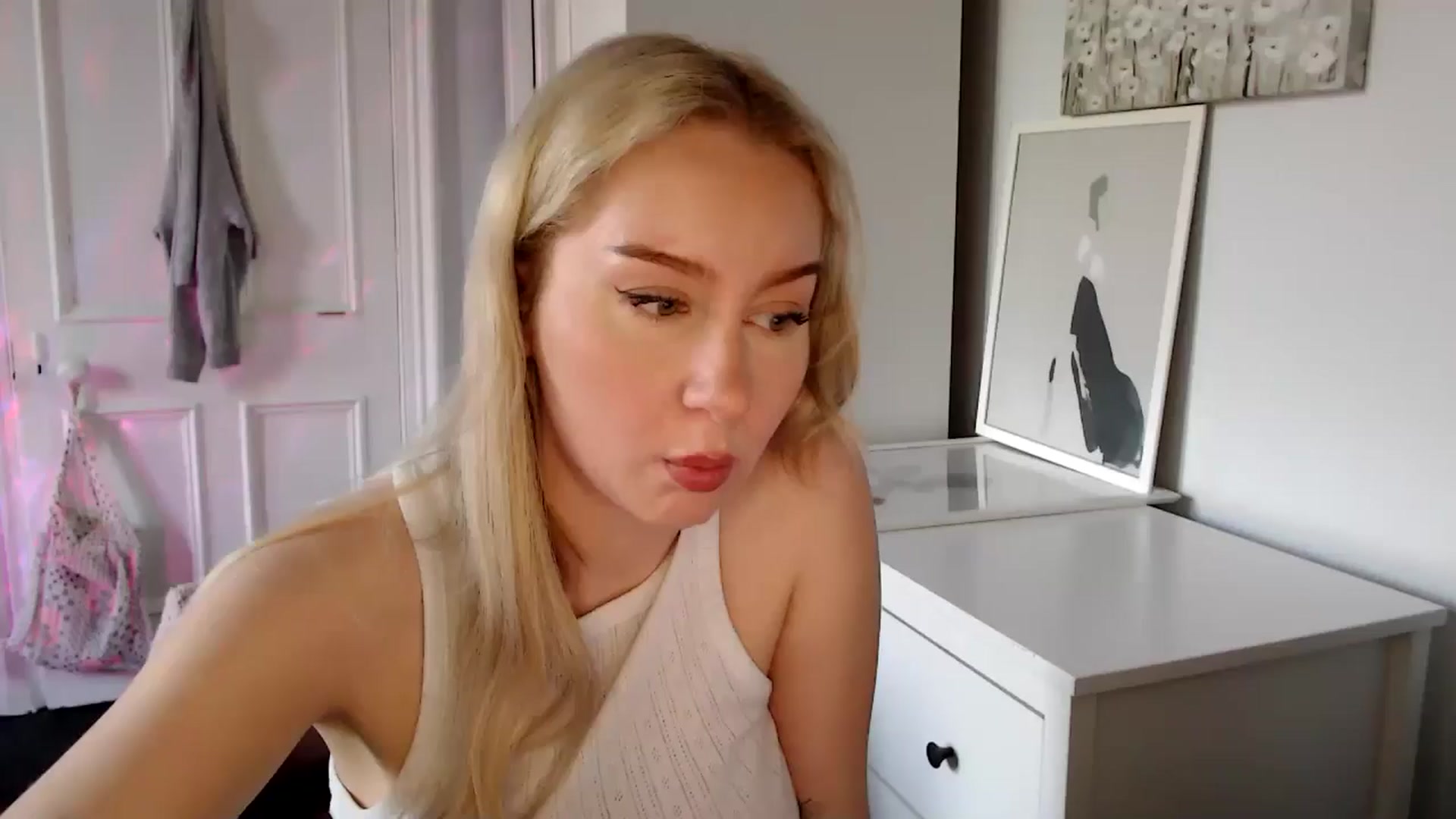 Gallery image thumbnail from British_Cutie's myfreecams stream on, 04/19/2025, 17:26 image 13 of 20