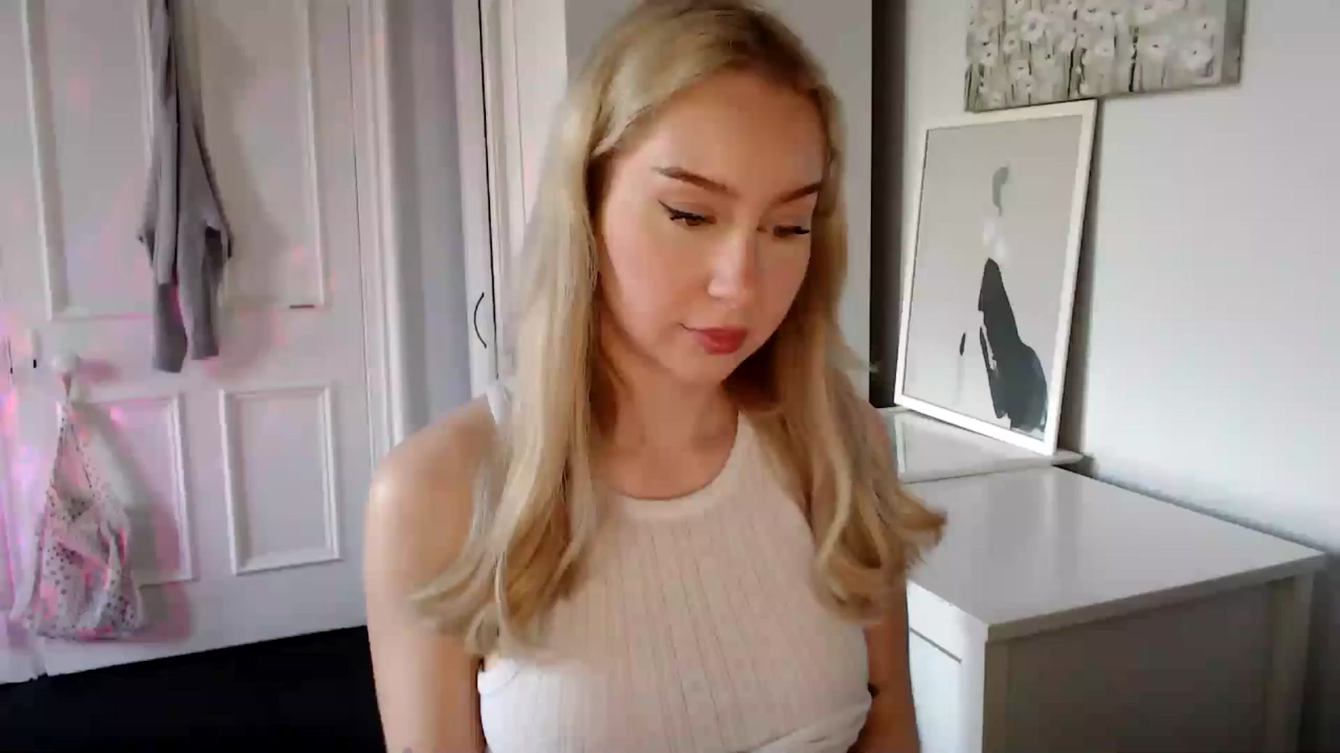 Gallery image thumbnail from British_Cutie's myfreecams stream on, 04/19/2025, 17:26 image 4 of 20