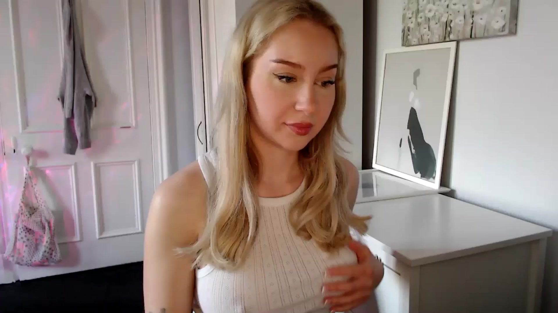 Gallery image thumbnail from British_Cutie's myfreecams stream on, 04/19/2025, 17:26 image 3 of 20