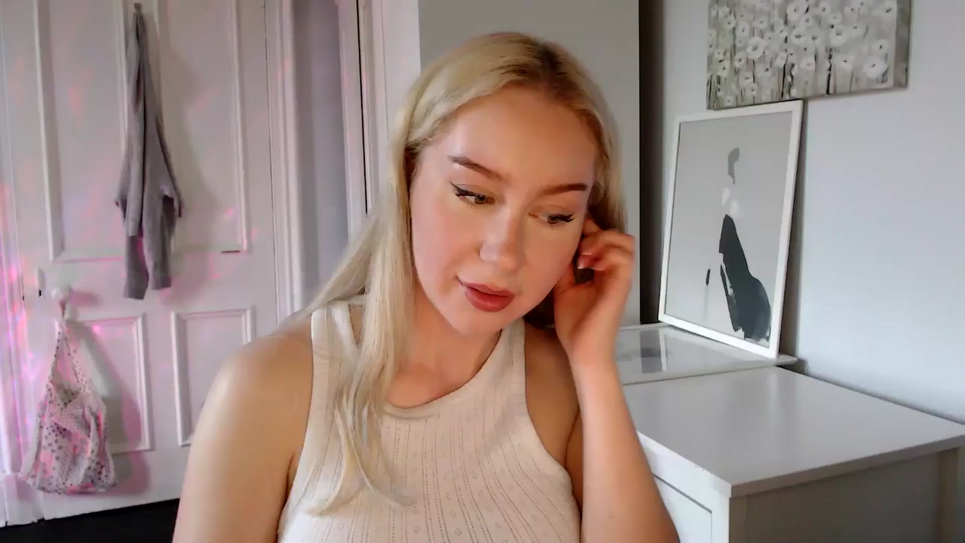 Gallery image thumbnail from British_Cutie's myfreecams stream on, 04/19/2025, 17:39 image 3 of 20