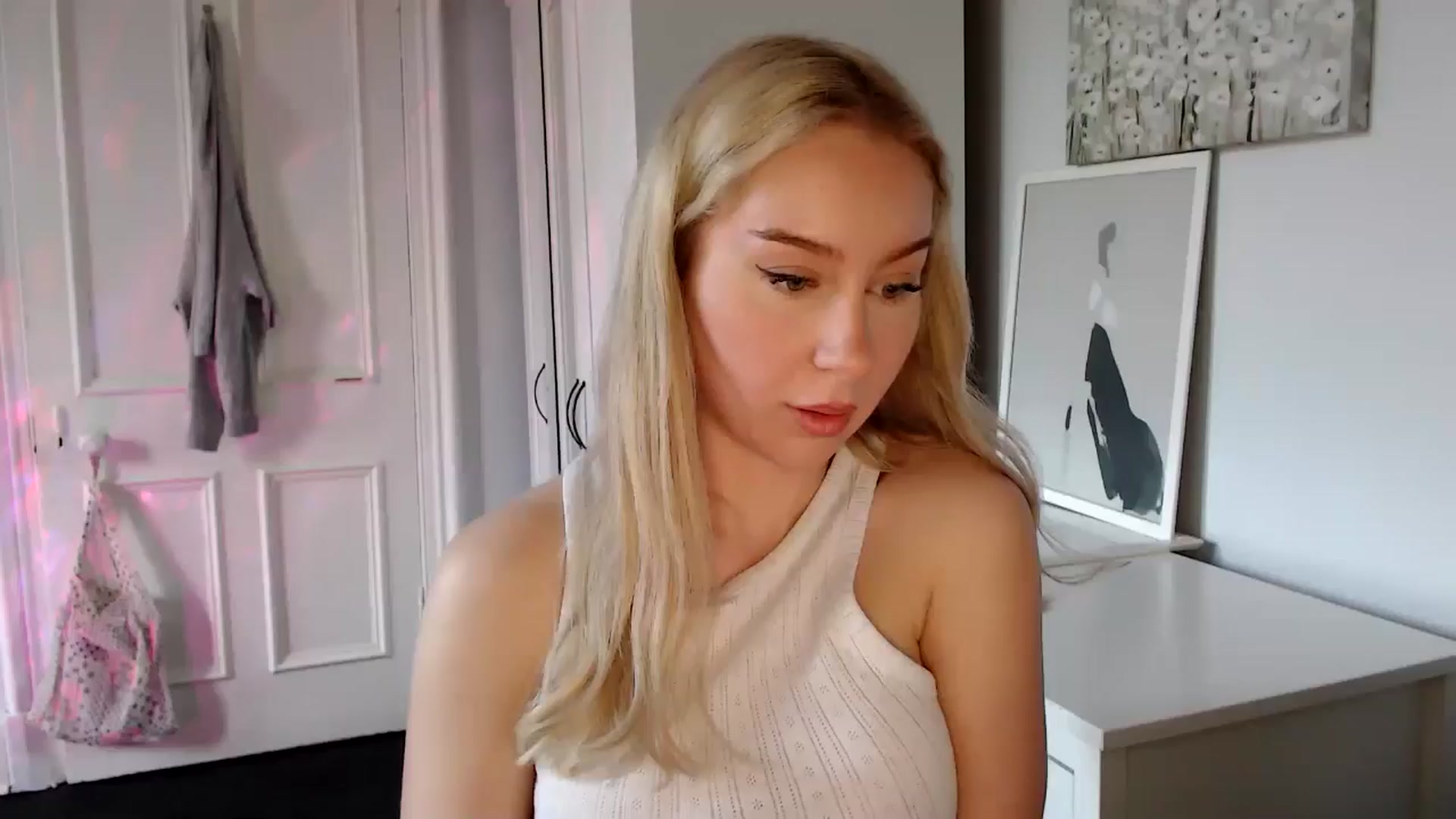 Gallery image thumbnail from British_Cutie's myfreecams stream on, 04/19/2025, 17:39 image 9 of 20