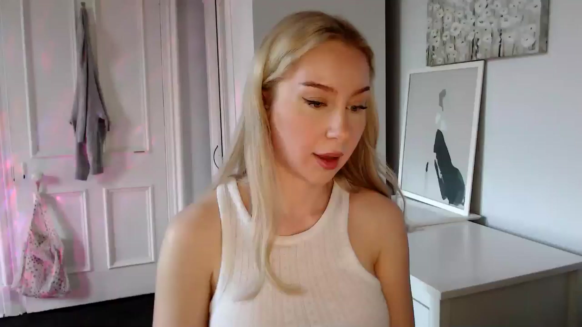 Gallery image thumbnail from British_Cutie's myfreecams stream on, 04/19/2025, 17:39 image 6 of 20