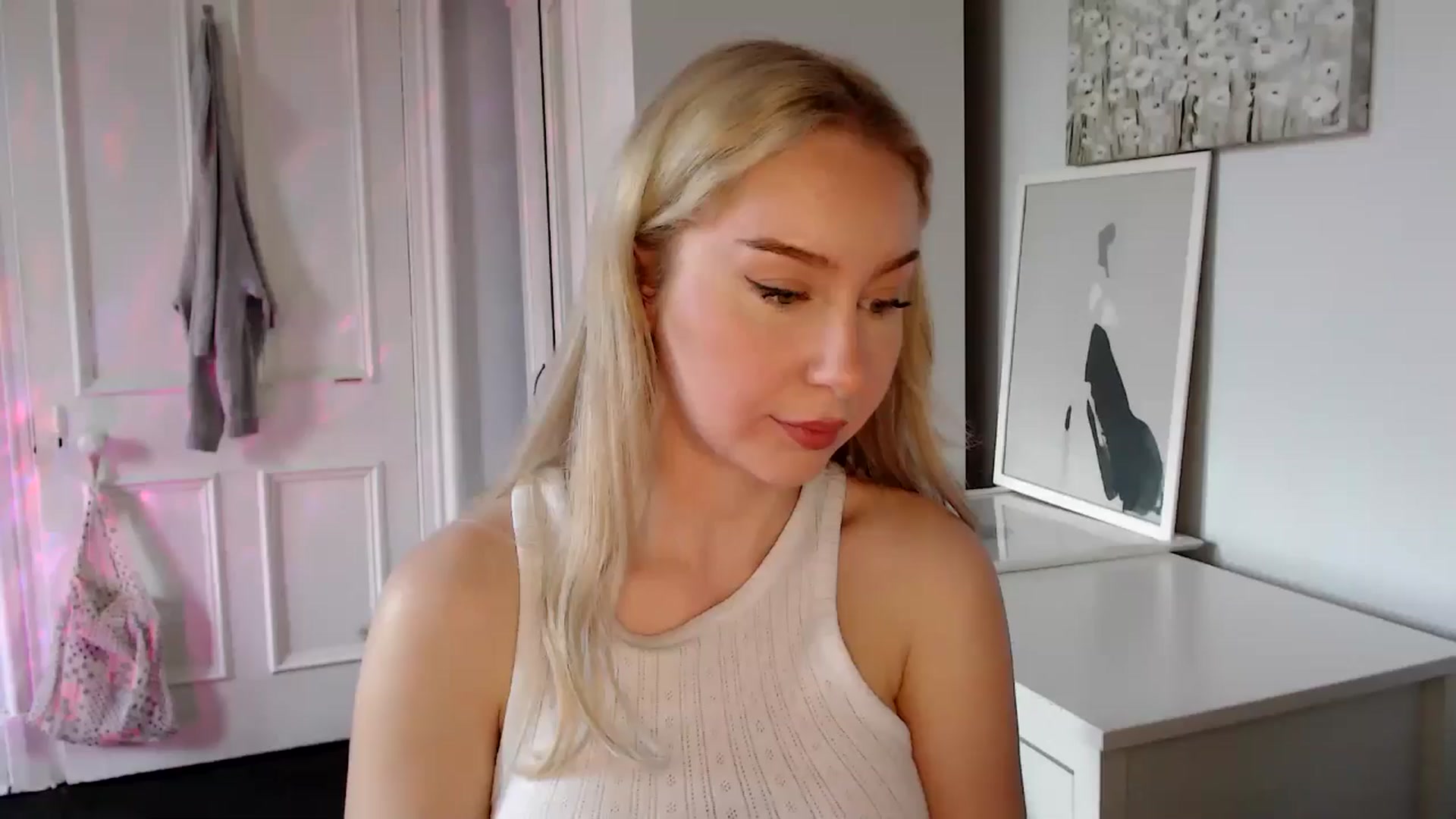 Gallery image thumbnail from British_Cutie's myfreecams stream on, 04/19/2025, 17:39 image 1 of 20