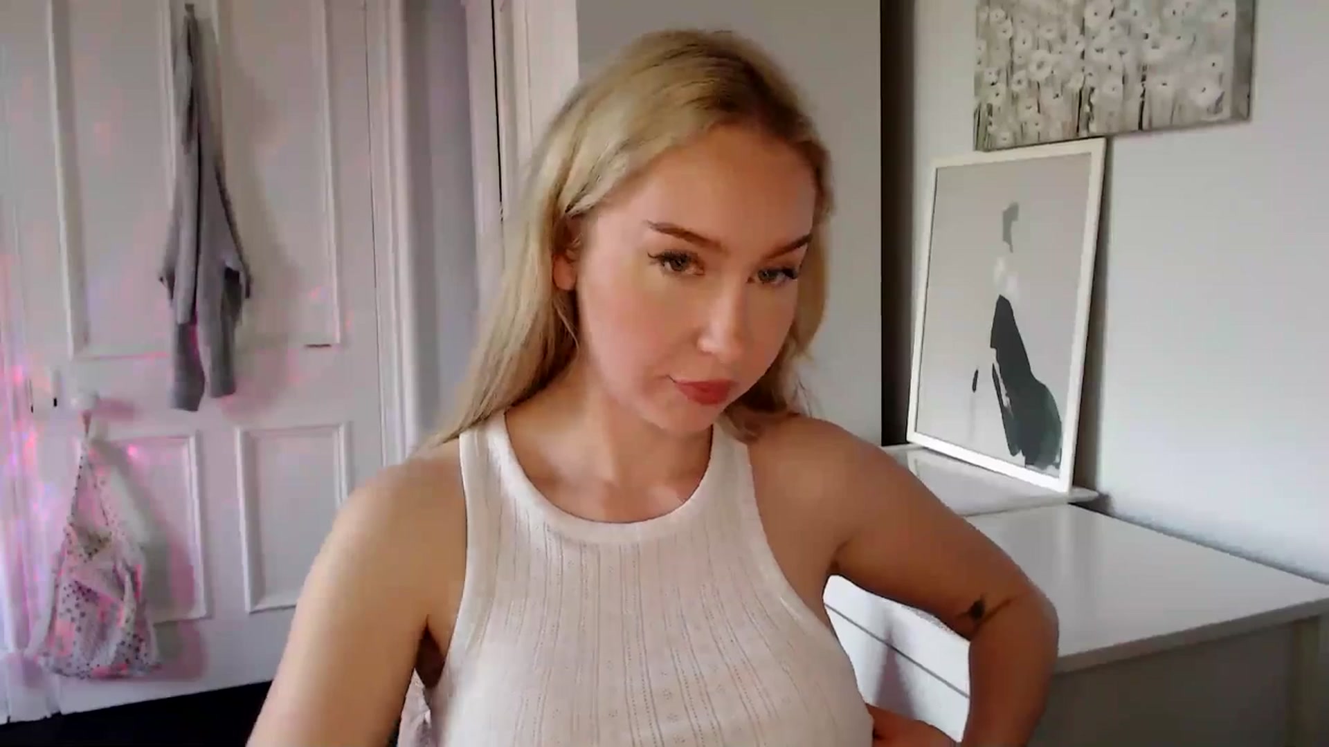 Gallery image thumbnail from British_Cutie's myfreecams stream on, 04/19/2025, 17:39 image 13 of 20