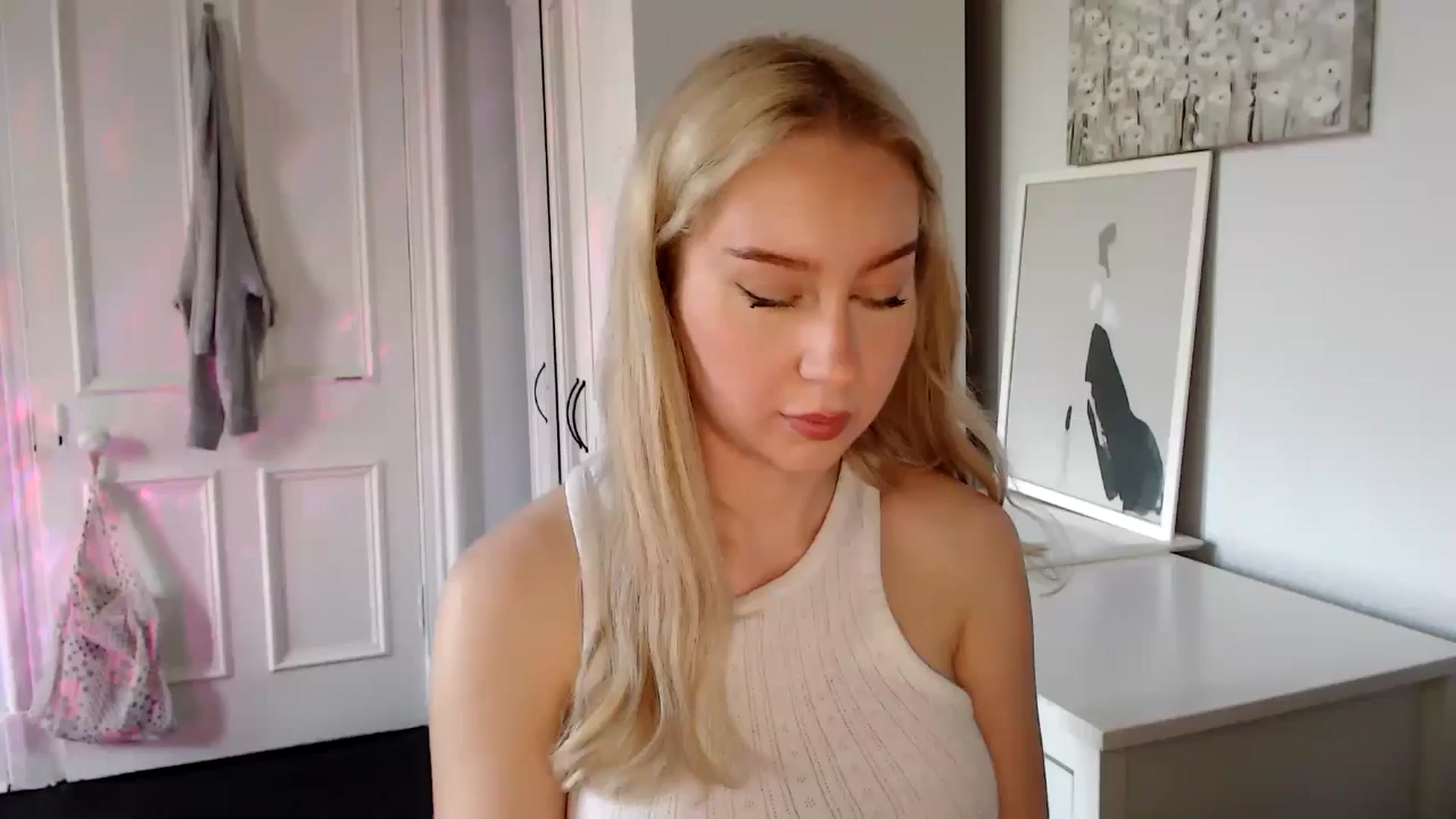 Gallery image thumbnail from British_Cutie's myfreecams stream on, 04/19/2025, 17:39 image 10 of 20