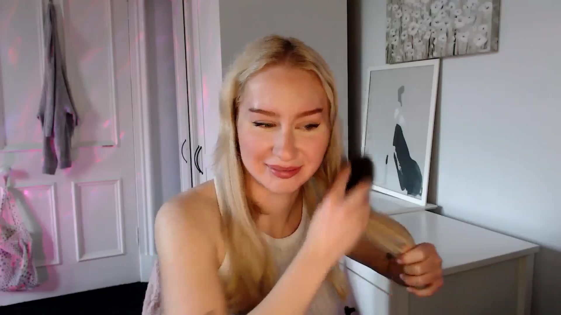 Gallery image thumbnail from British_Cutie's myfreecams stream on, 04/19/2025, 18:49 image 8 of 20