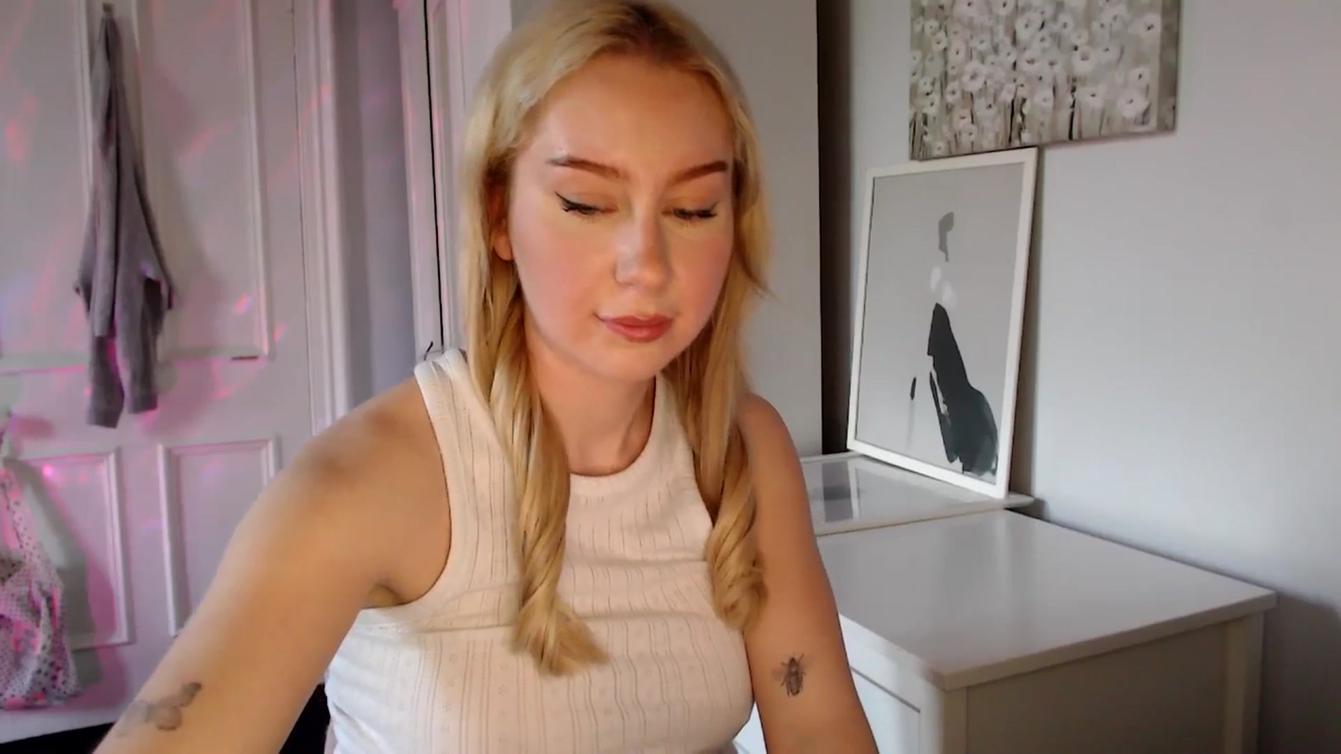 Gallery image thumbnail from British_Cutie's myfreecams stream on, 04/19/2025, 18:49 image 10 of 20