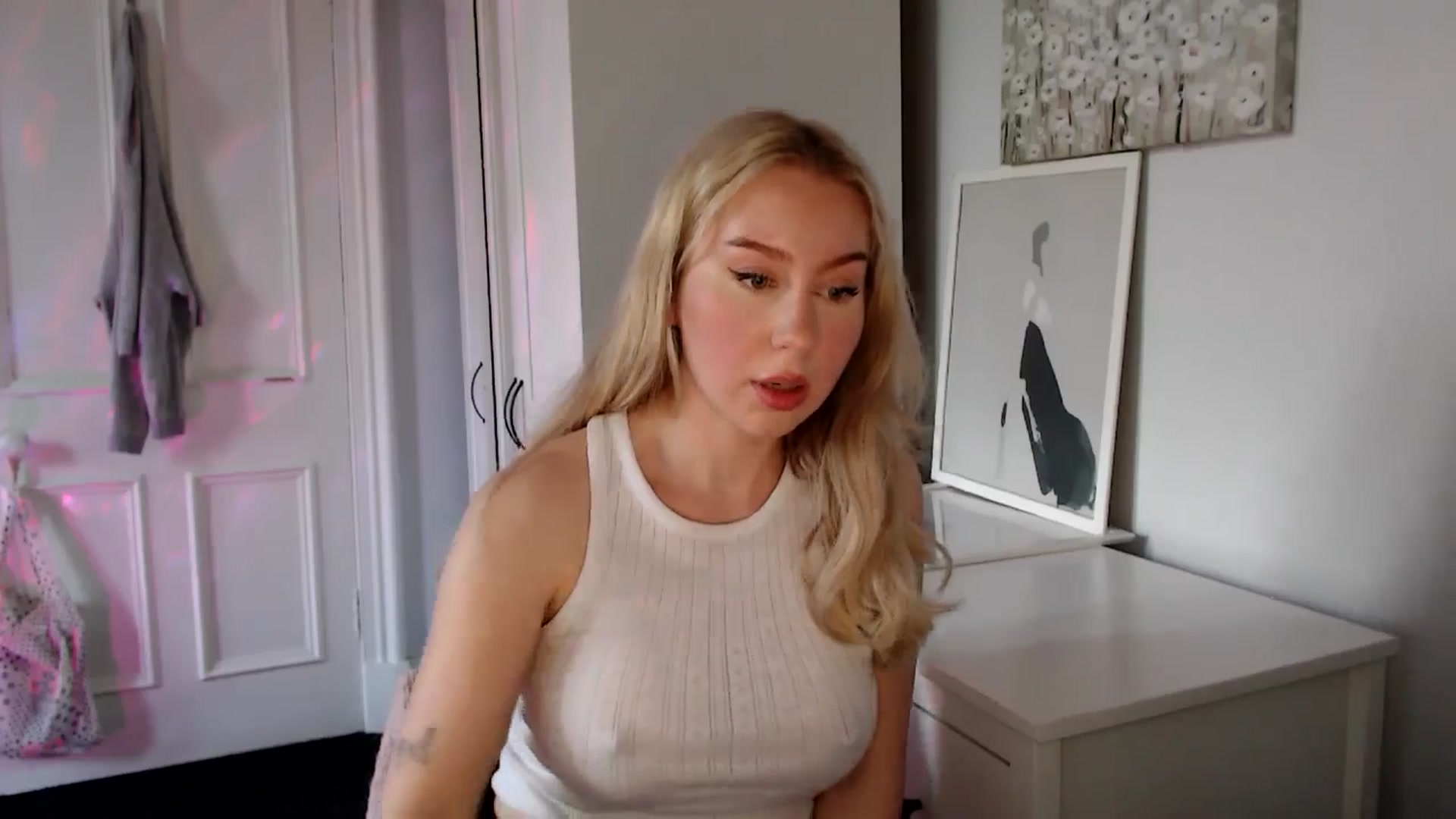 Gallery image thumbnail from British_Cutie's myfreecams stream on, 04/19/2025, 18:49 image 6 of 20