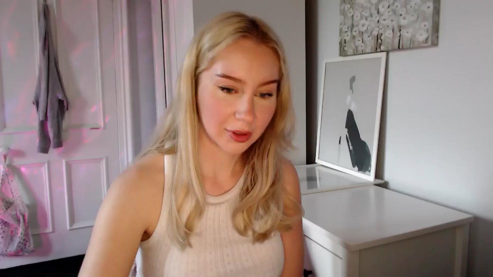 Gallery image thumbnail from British_Cutie's myfreecams stream on, 04/19/2025, 18:49 image 7 of 20