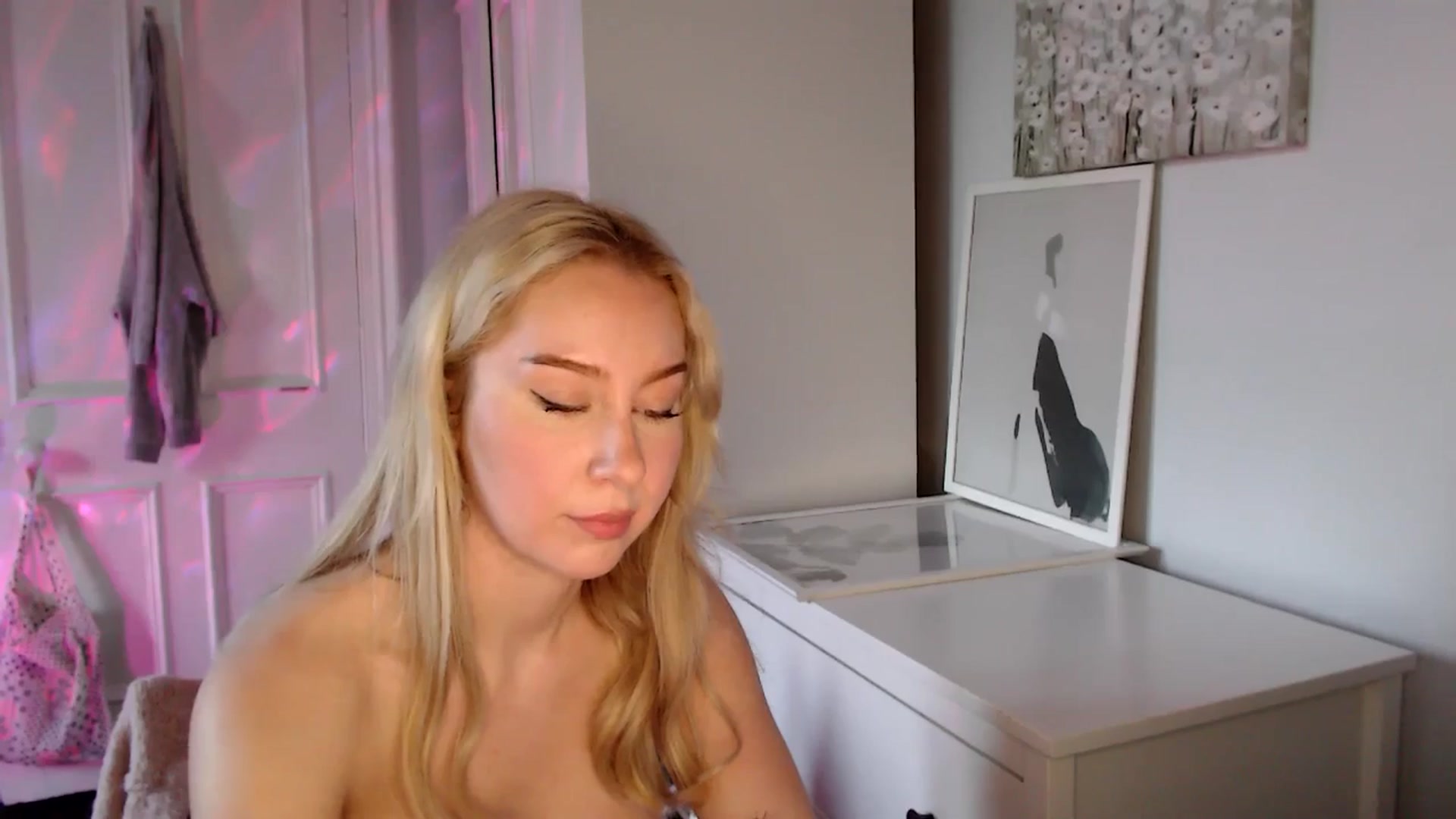 Gallery image thumbnail from British_Cutie's myfreecams stream on, 04/19/2025, 18:49 image 18 of 20