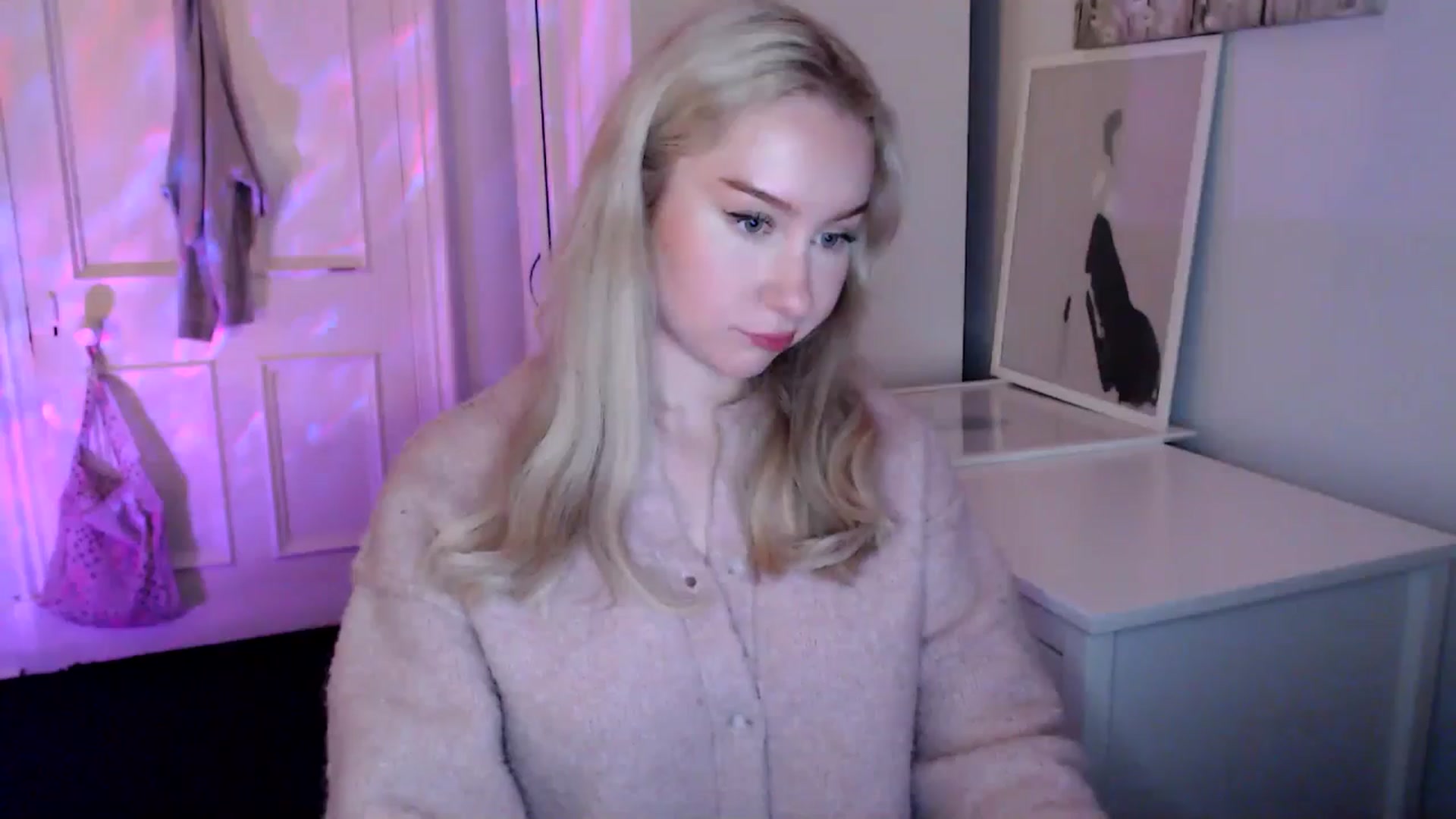 Gallery image thumbnail from British_Cutie's myfreecams stream on, 04/19/2025, 21:13 image 1 of 20