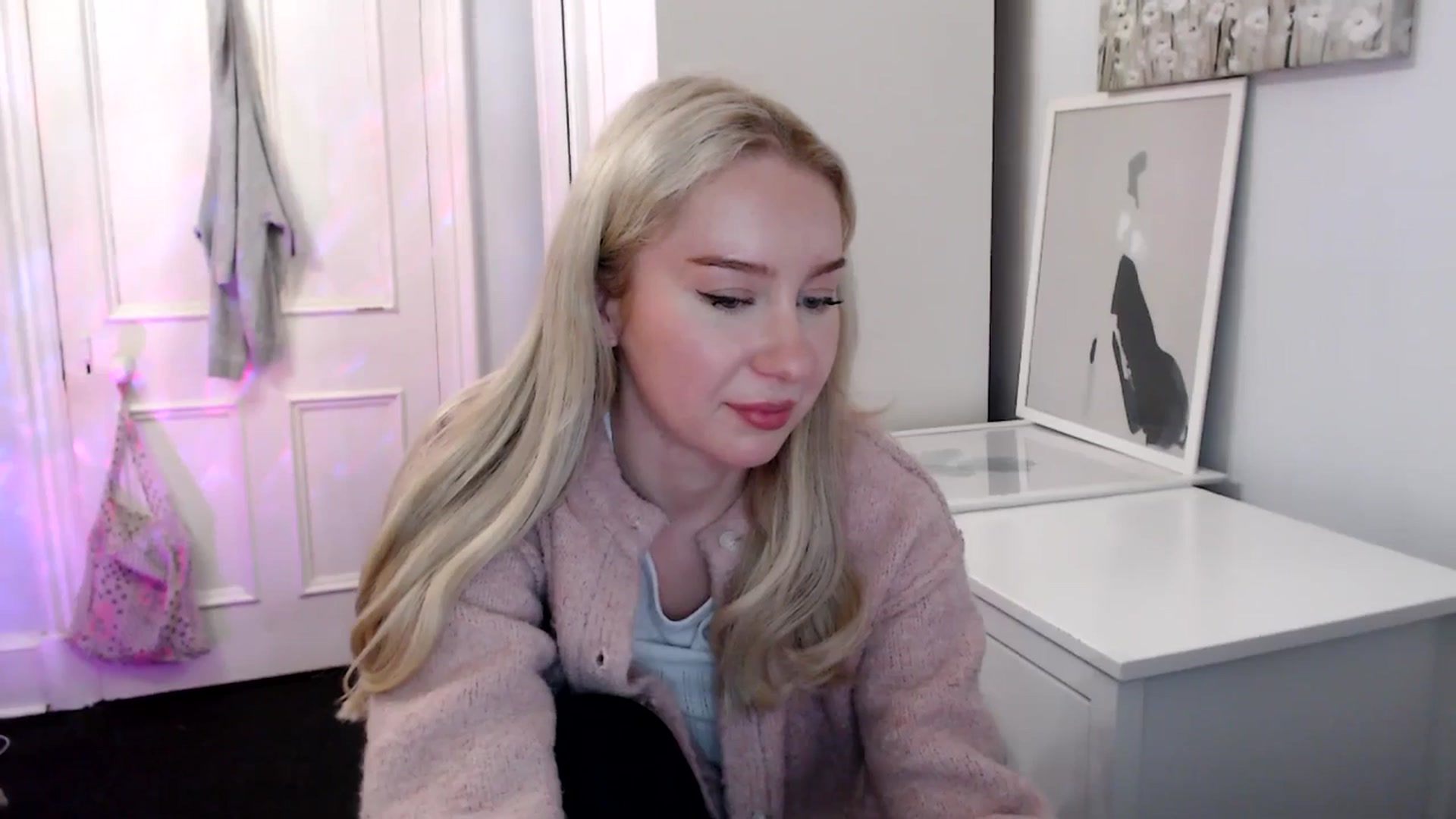 Gallery image thumbnail from British_Cutie's myfreecams stream on, 04/19/2025, 21:13 image 16 of 20