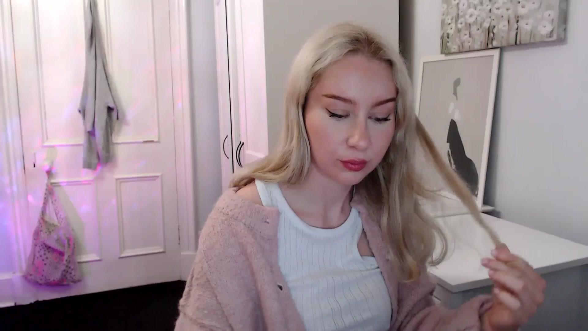 Gallery image thumbnail from British_Cutie's myfreecams stream on, 04/19/2025, 21:13 image 10 of 20