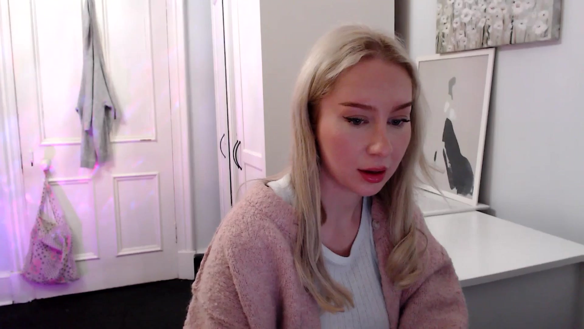 Gallery image thumbnail from British_Cutie's myfreecams stream on, 04/19/2025, 21:13 image 6 of 20