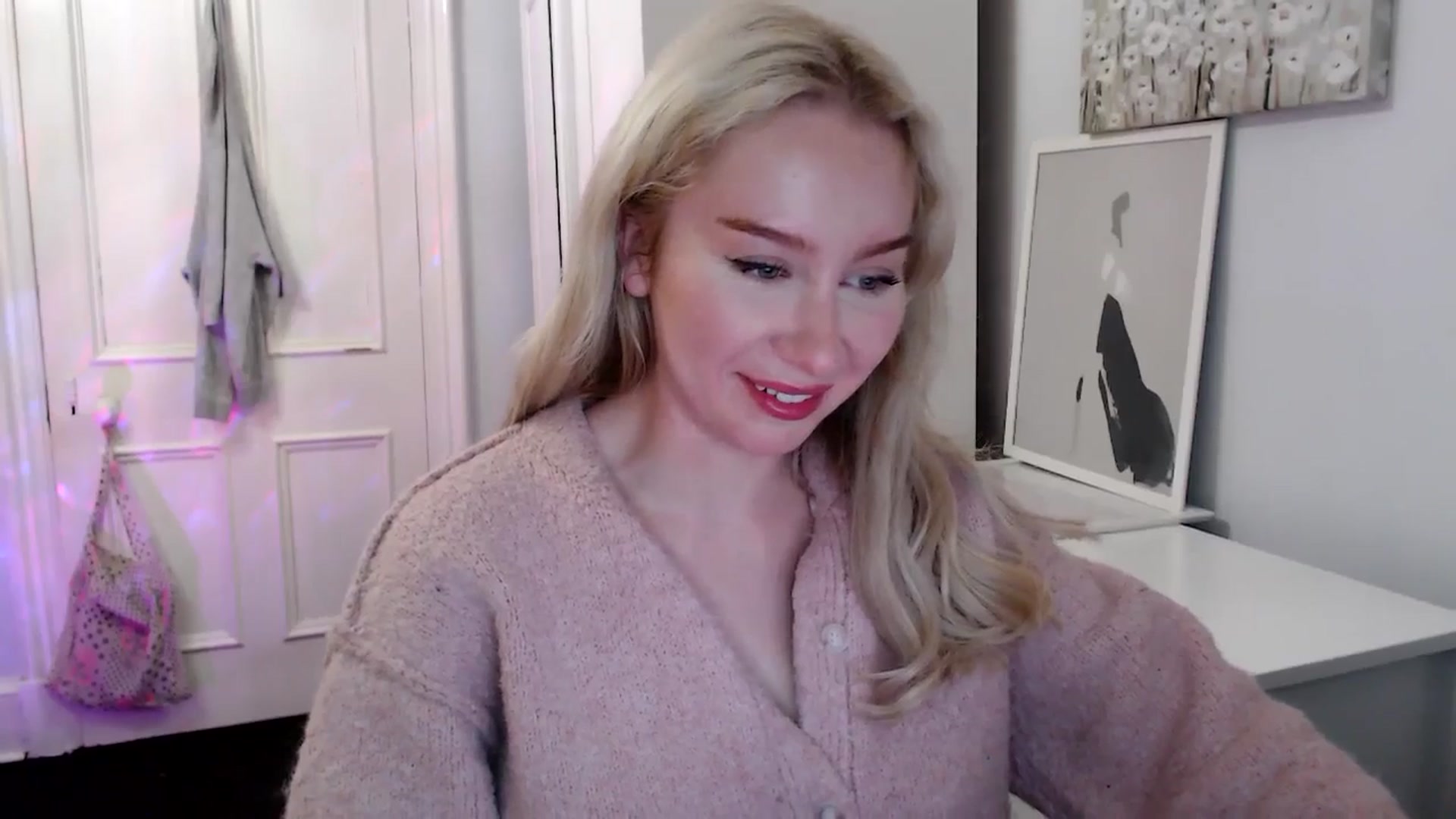 Gallery image thumbnail from British_Cutie's myfreecams stream on, 04/19/2025, 21:13 image 3 of 20