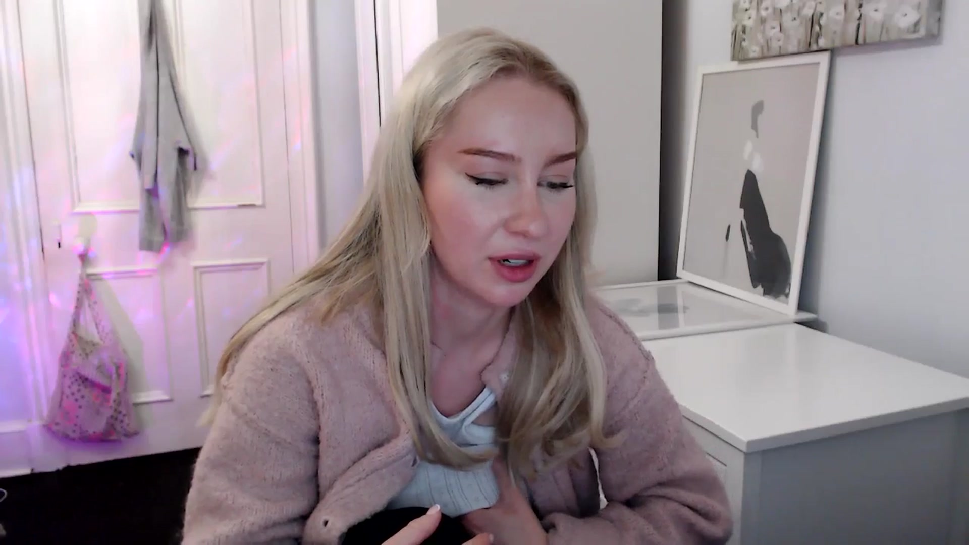 Gallery image thumbnail from British_Cutie's myfreecams stream on, 04/19/2025, 21:13 image 18 of 20