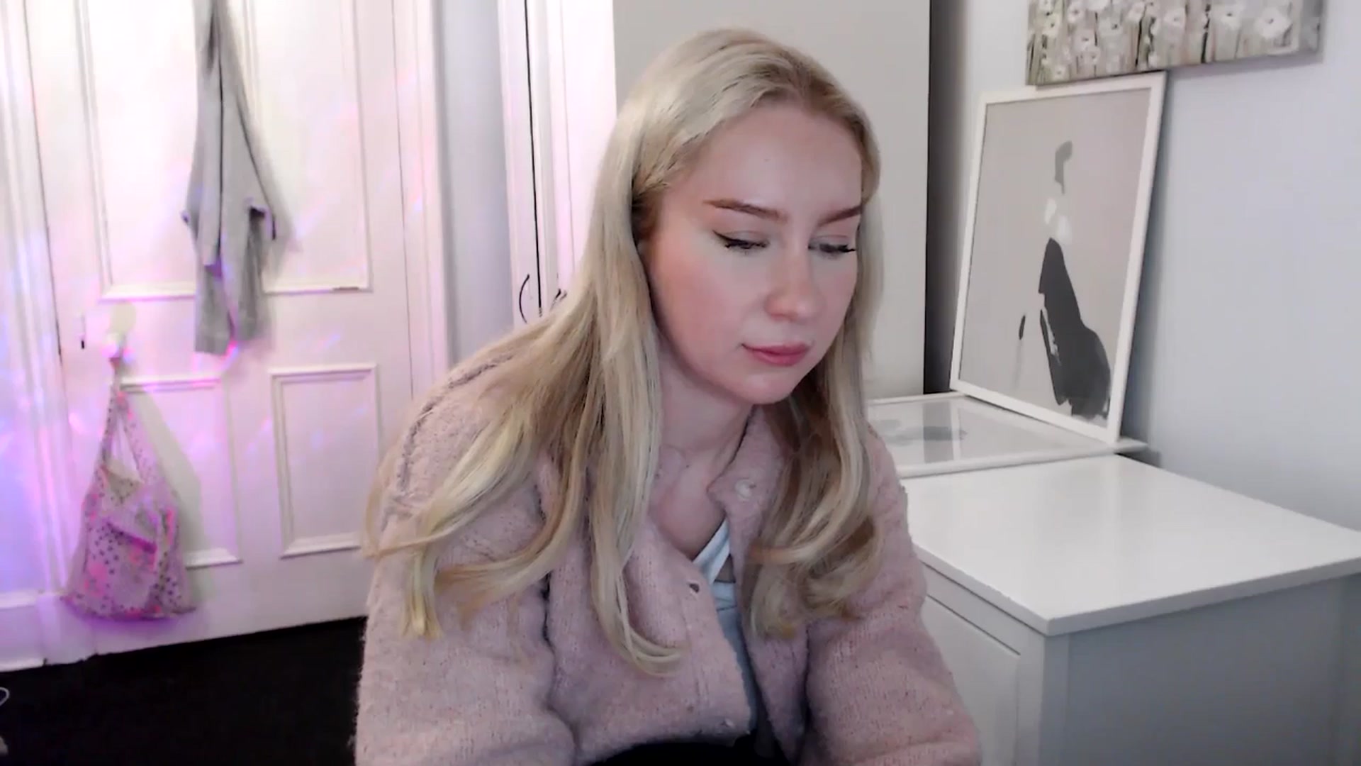 Gallery image thumbnail from British_Cutie's myfreecams stream on, 04/19/2025, 21:13 image 17 of 20