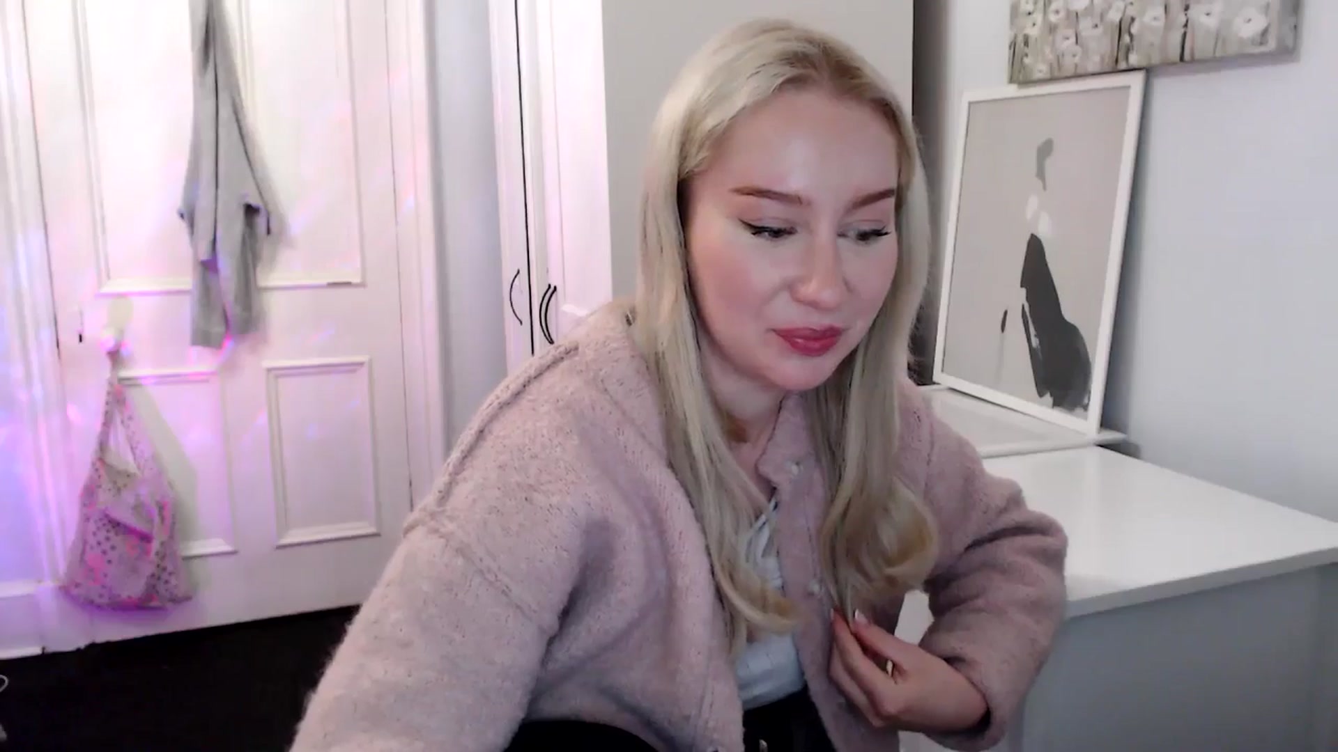 Gallery image thumbnail from British_Cutie's myfreecams stream on, 04/19/2025, 21:13 image 15 of 20