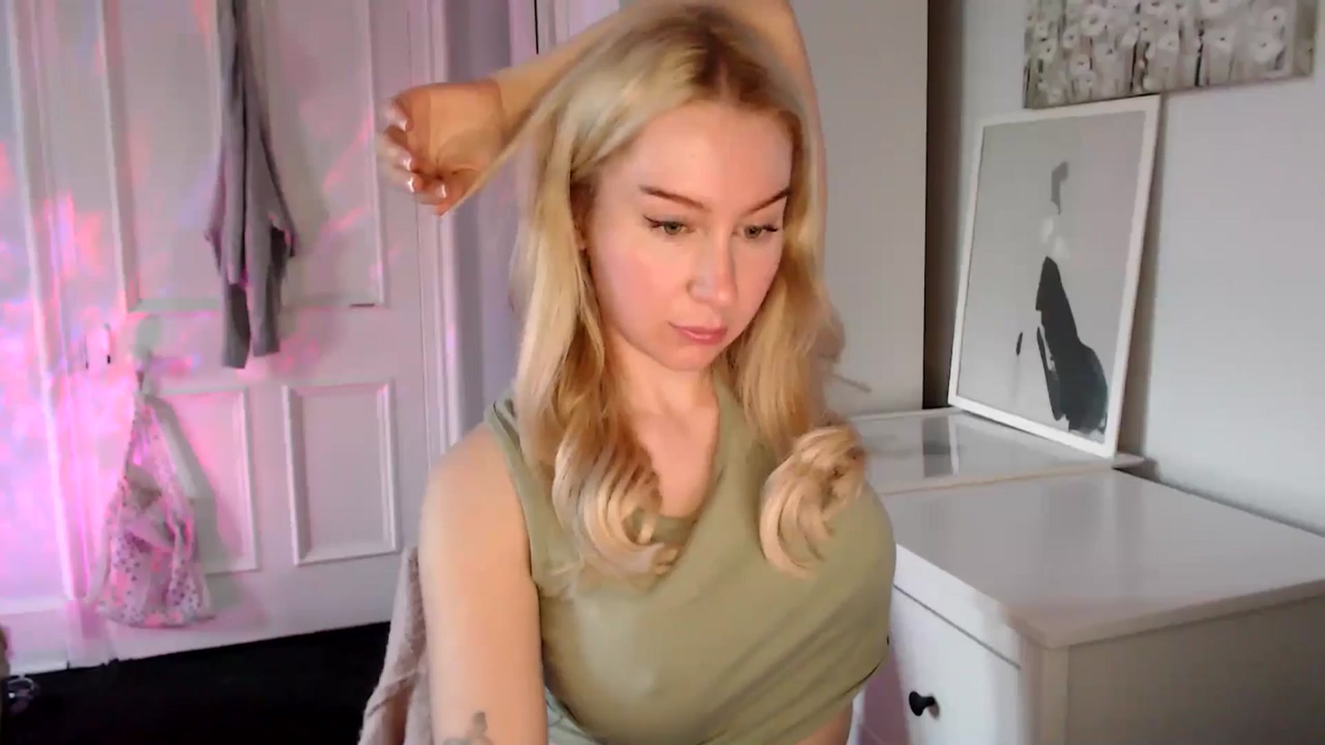 Gallery image thumbnail from British_Cutie's myfreecams stream on, 04/20/2025, 19:11 image 10 of 20