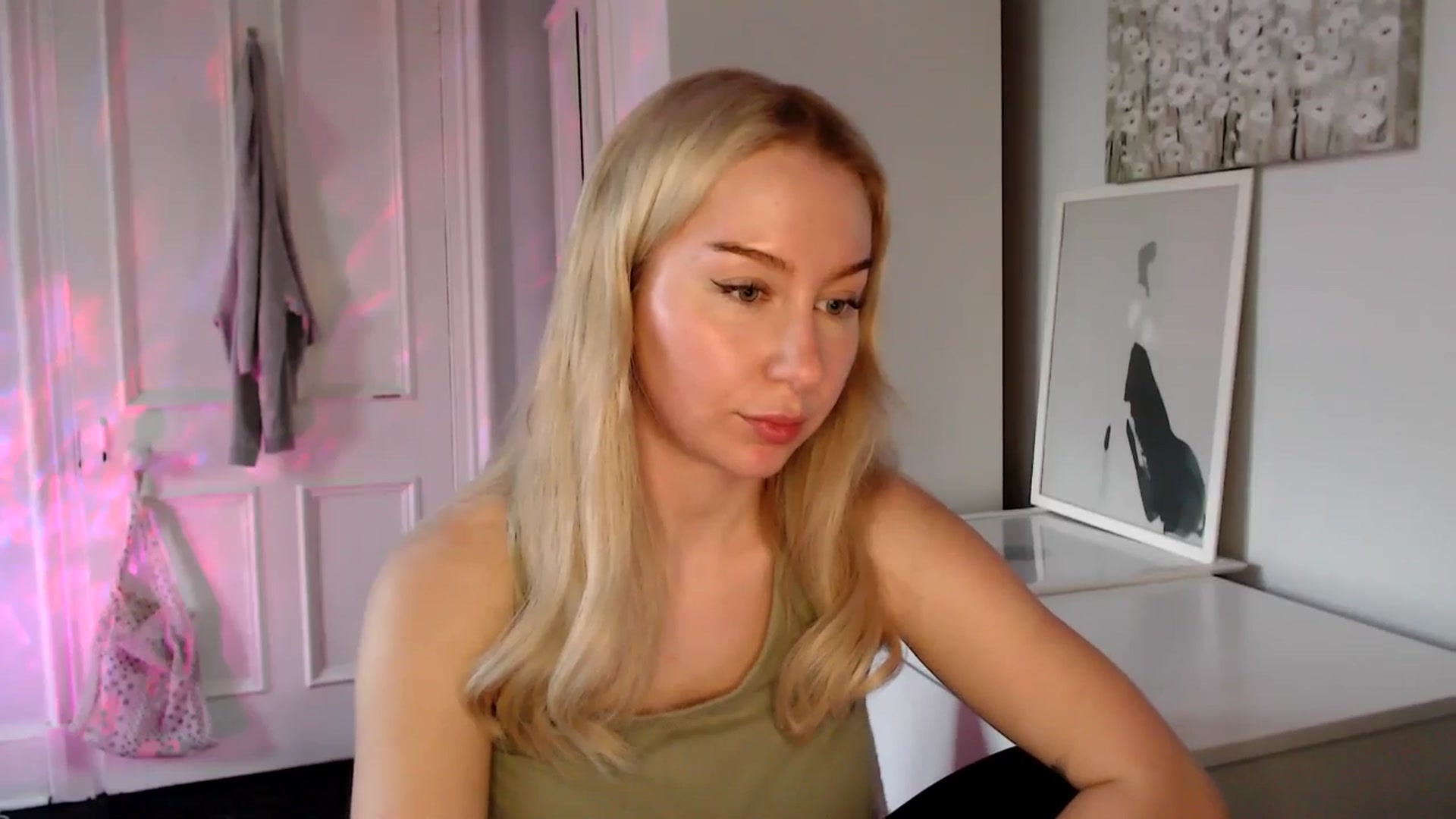 Gallery image thumbnail from British_Cutie's myfreecams stream on, 04/20/2025, 19:11 image 7 of 20