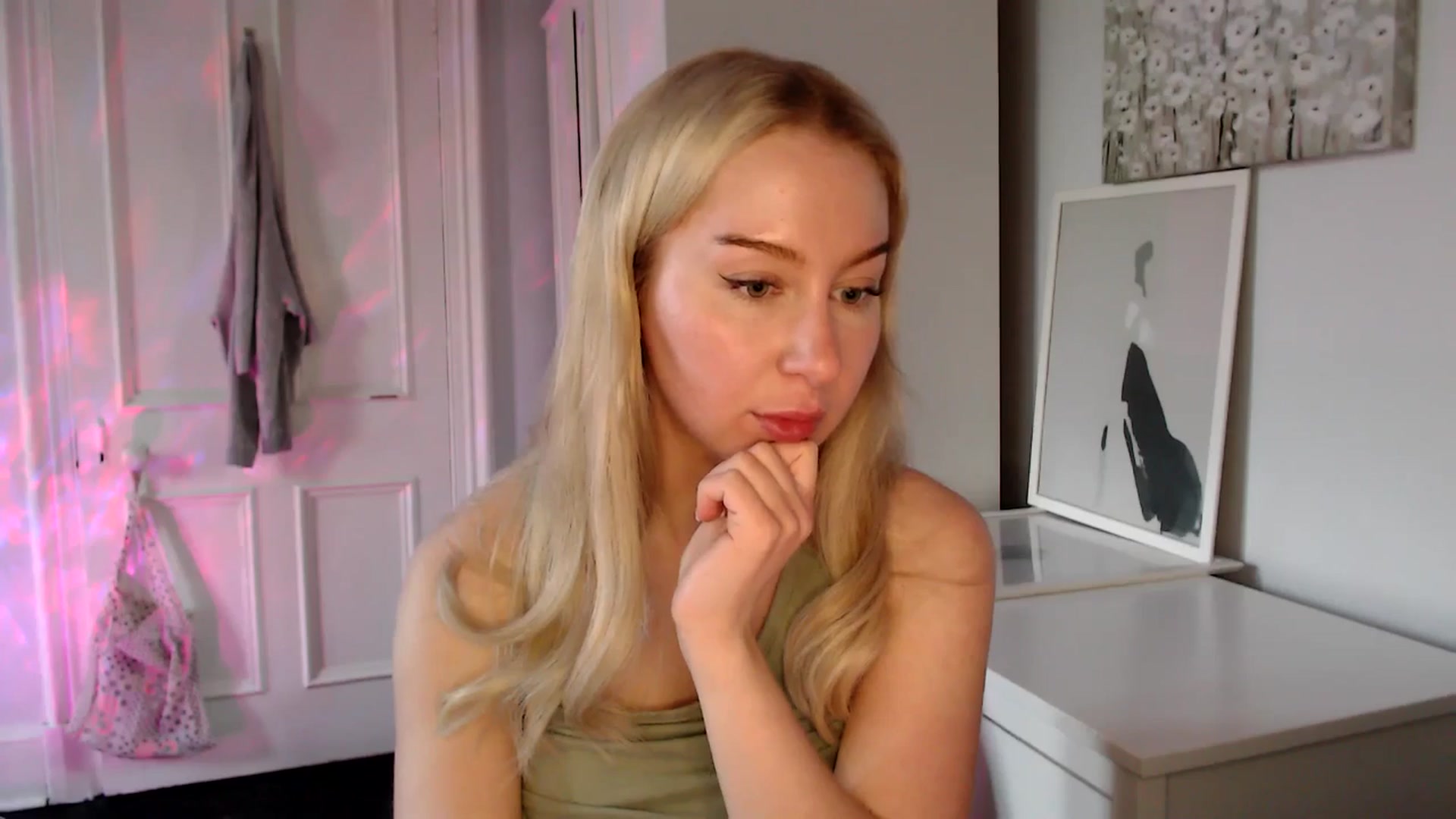 Gallery image thumbnail from British_Cutie's myfreecams stream on, 04/20/2025, 19:11 image 6 of 20