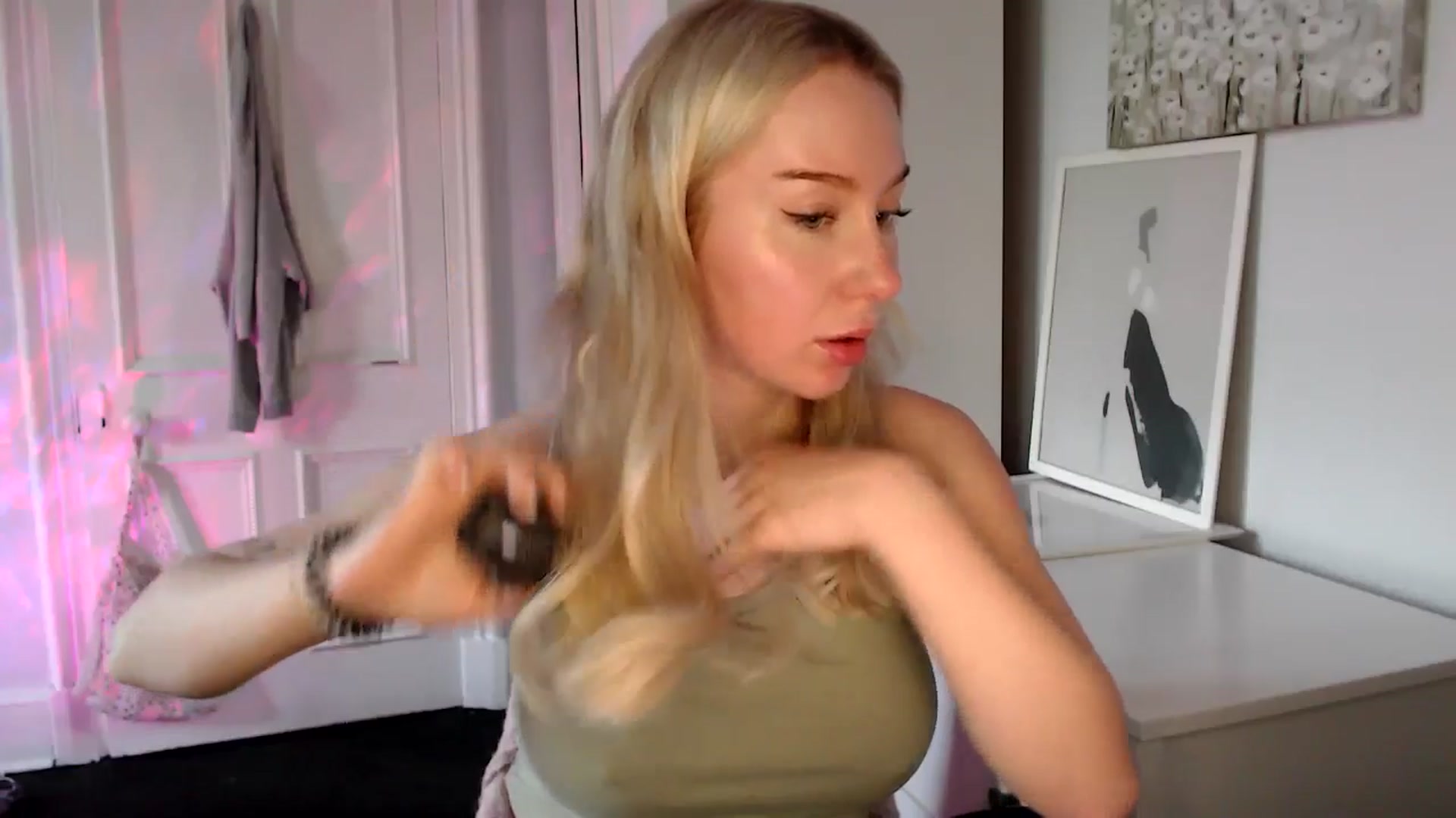 Gallery image thumbnail from British_Cutie's myfreecams stream on, 04/20/2025, 19:11 image 3 of 20