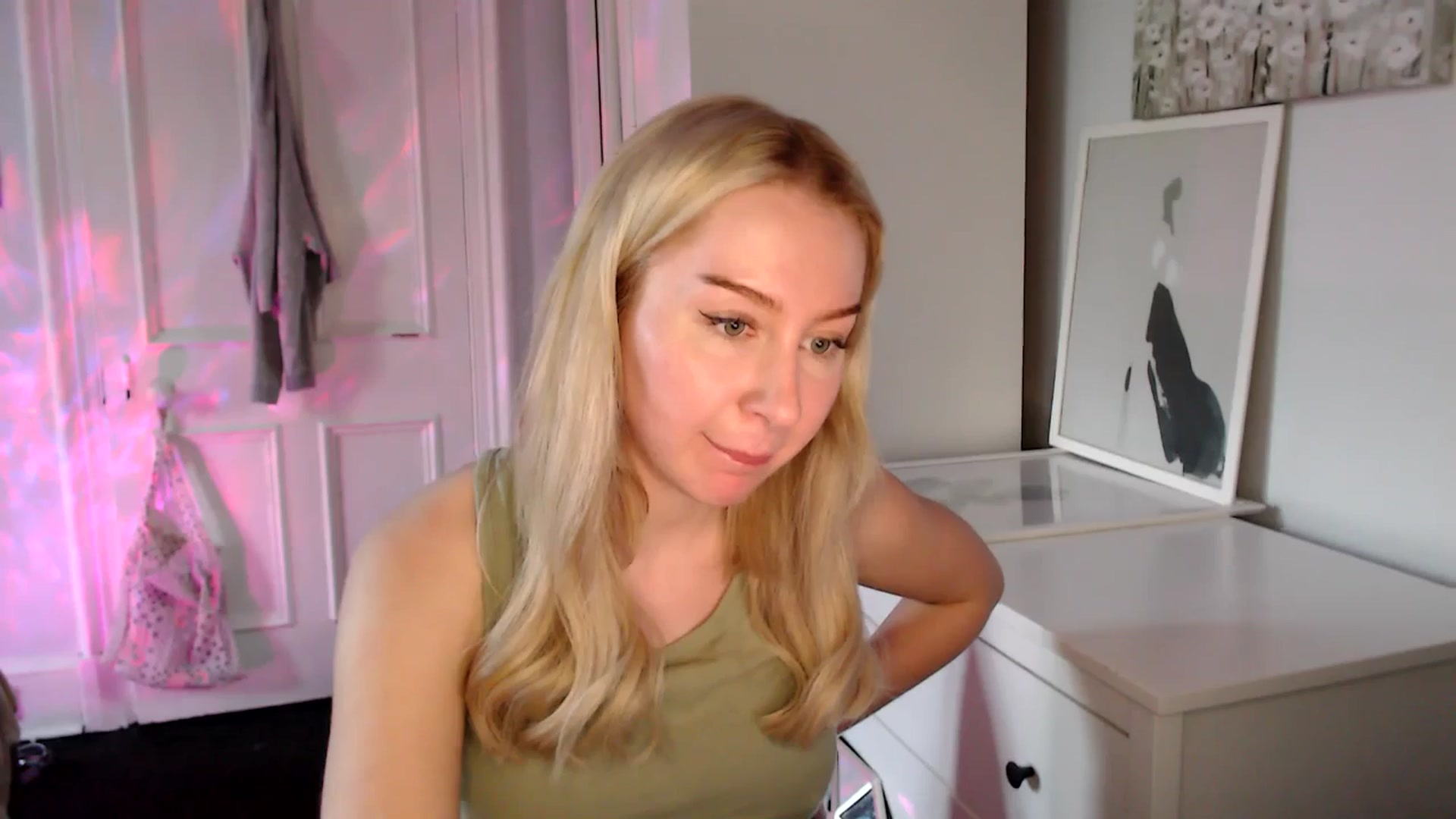 Gallery image thumbnail from British_Cutie's myfreecams stream on, 04/20/2025, 19:11 image 12 of 20
