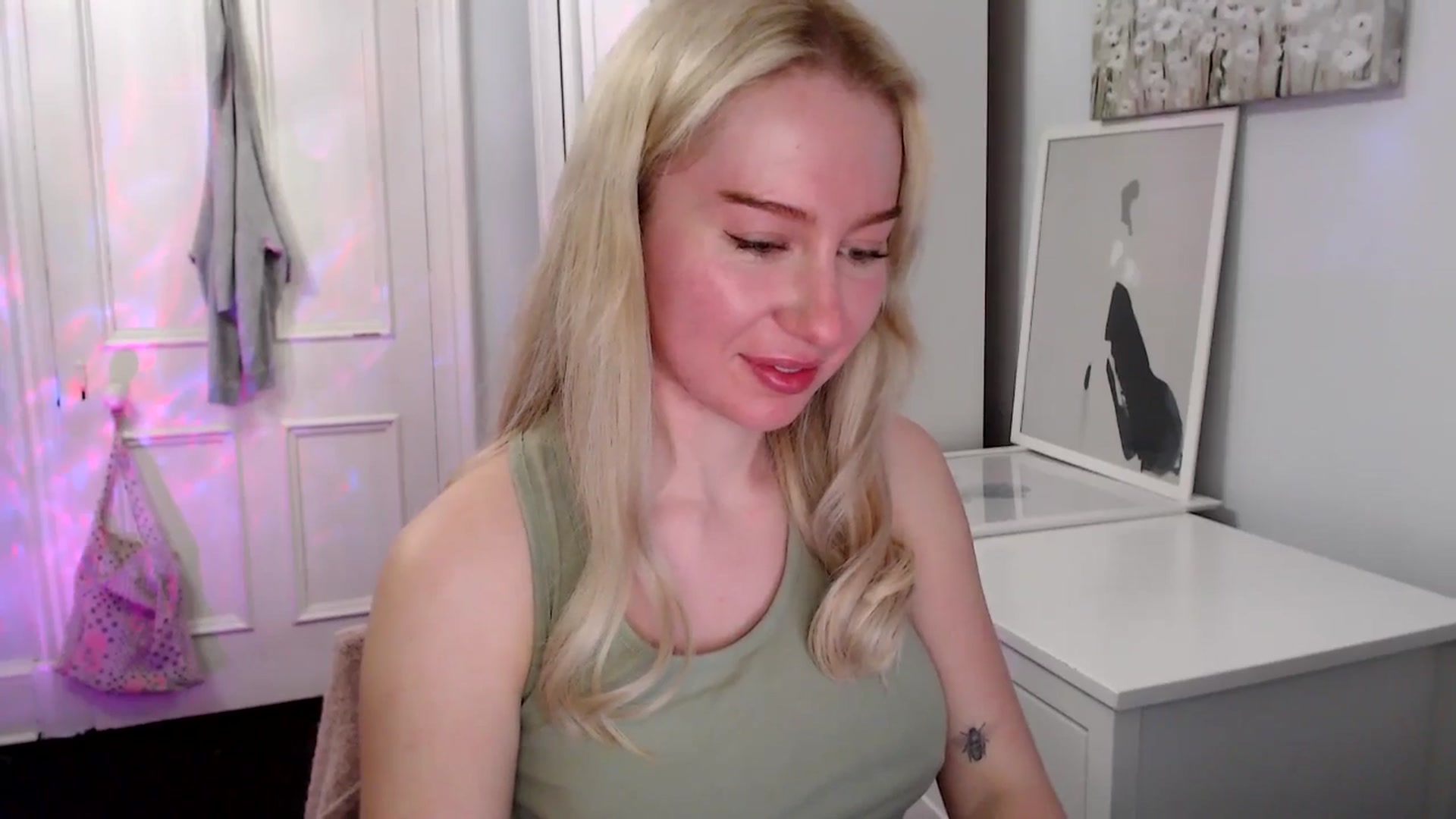 Gallery image thumbnail from British_Cutie's myfreecams stream on, 04/20/2025, 20:41 image 6 of 20