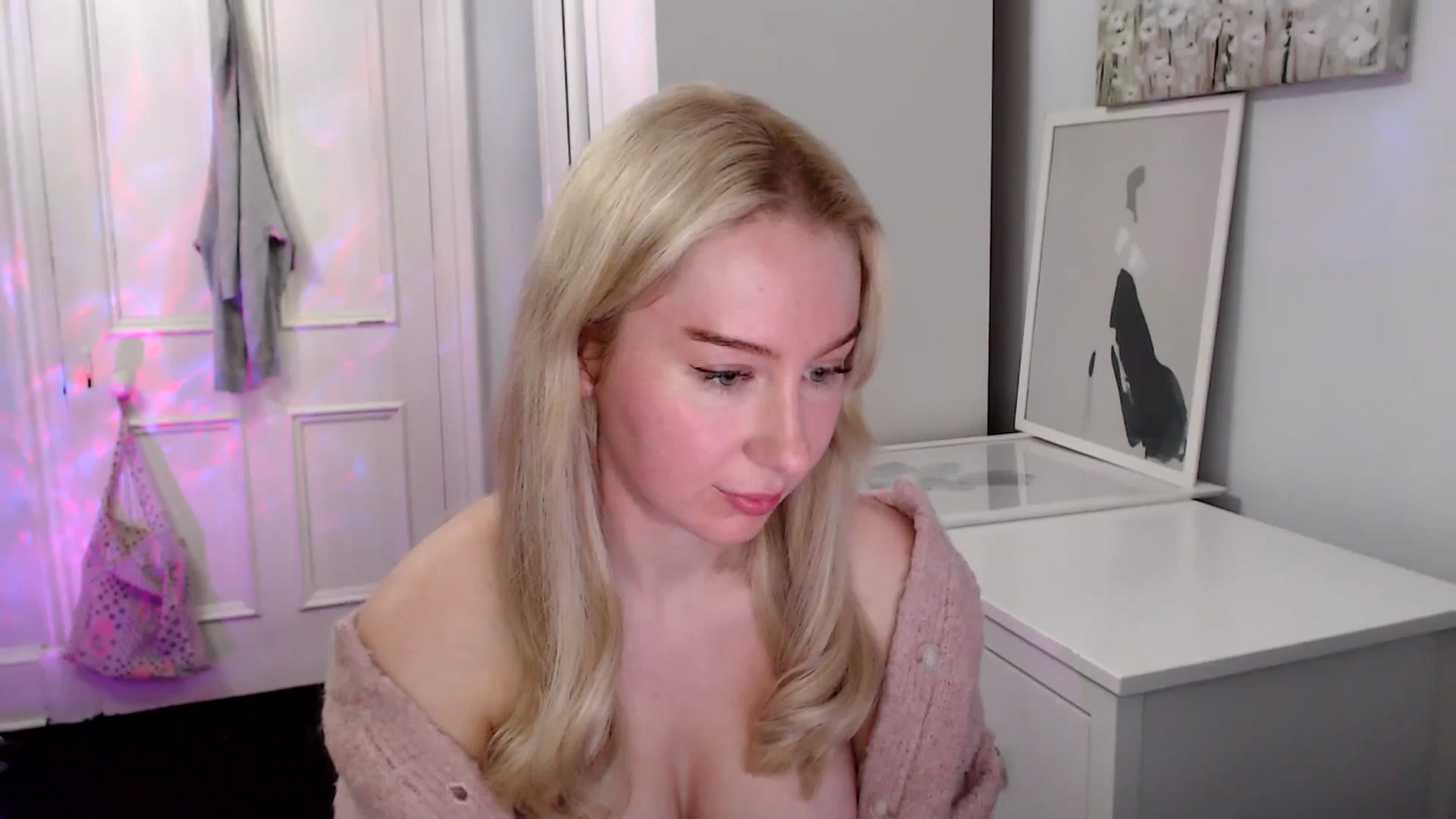 Gallery image thumbnail from British_Cutie's myfreecams stream on, 04/20/2025, 20:41 image 11 of 20