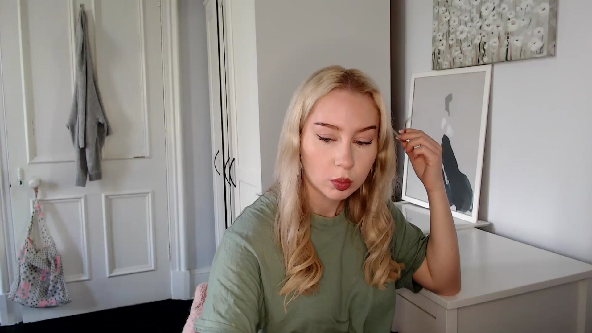 Gallery image thumbnail from British_Cutie's myfreecams stream on, 04/21/2025, 11:18 image 1 of 20