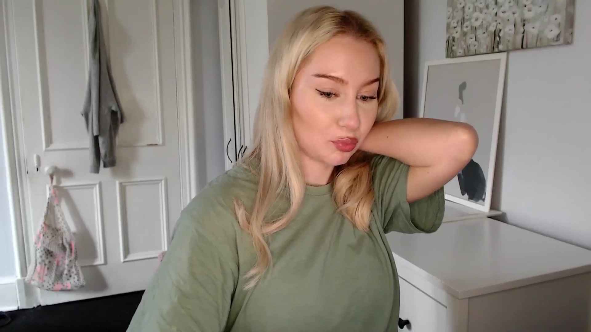 Gallery image thumbnail from British_Cutie's myfreecams stream on, 04/21/2025, 13:40 image 19 of 20